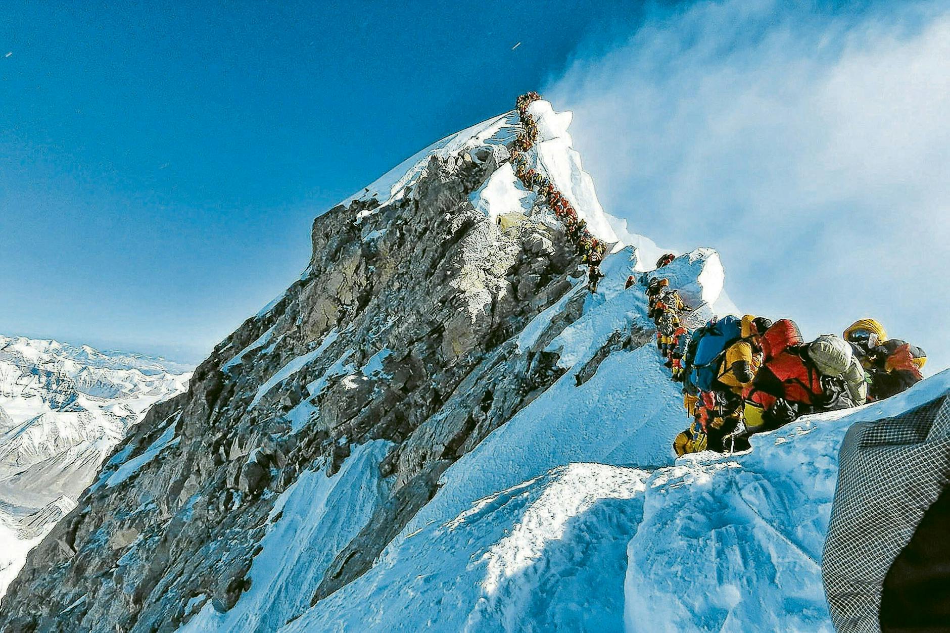 Schlange stehen am Himalaya-Gipfel: Dieses Gefühl kennen Berliner jetzt auch.