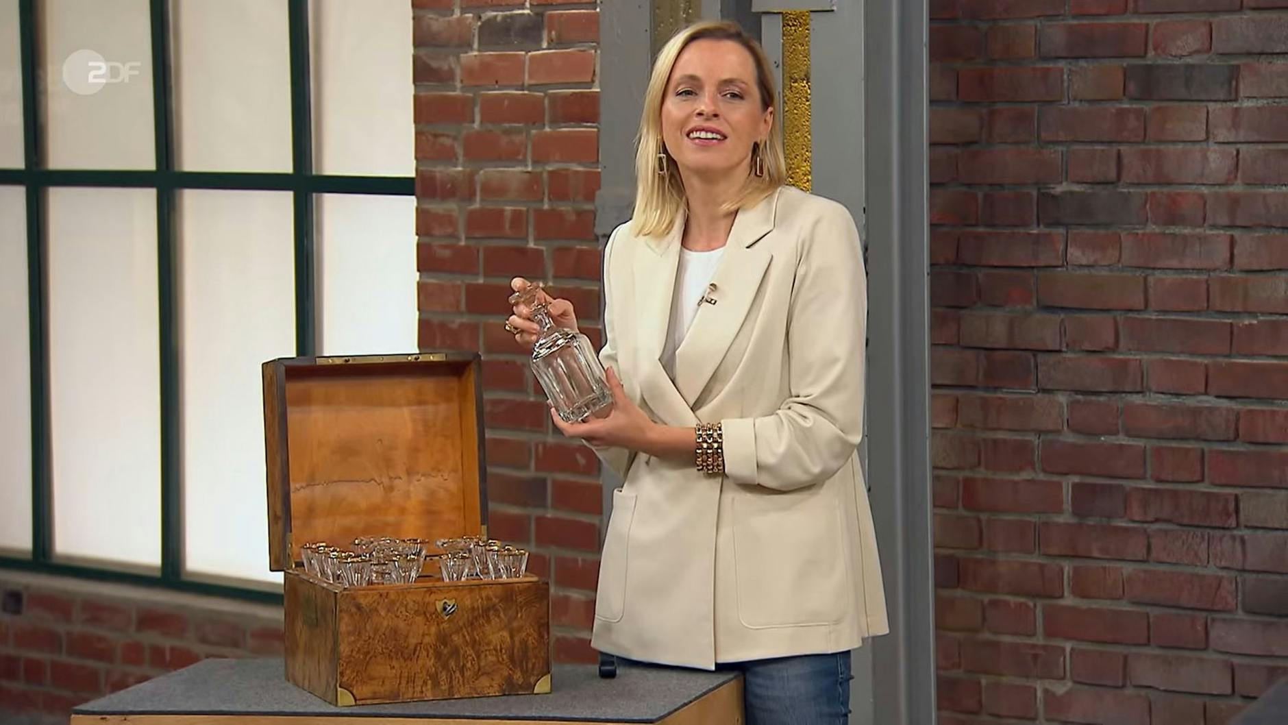 Schockverliebt in ein Kästchen: „Bares für Rares“-Händlerin Dr. Elisabeth „Lisa“ Nüdling