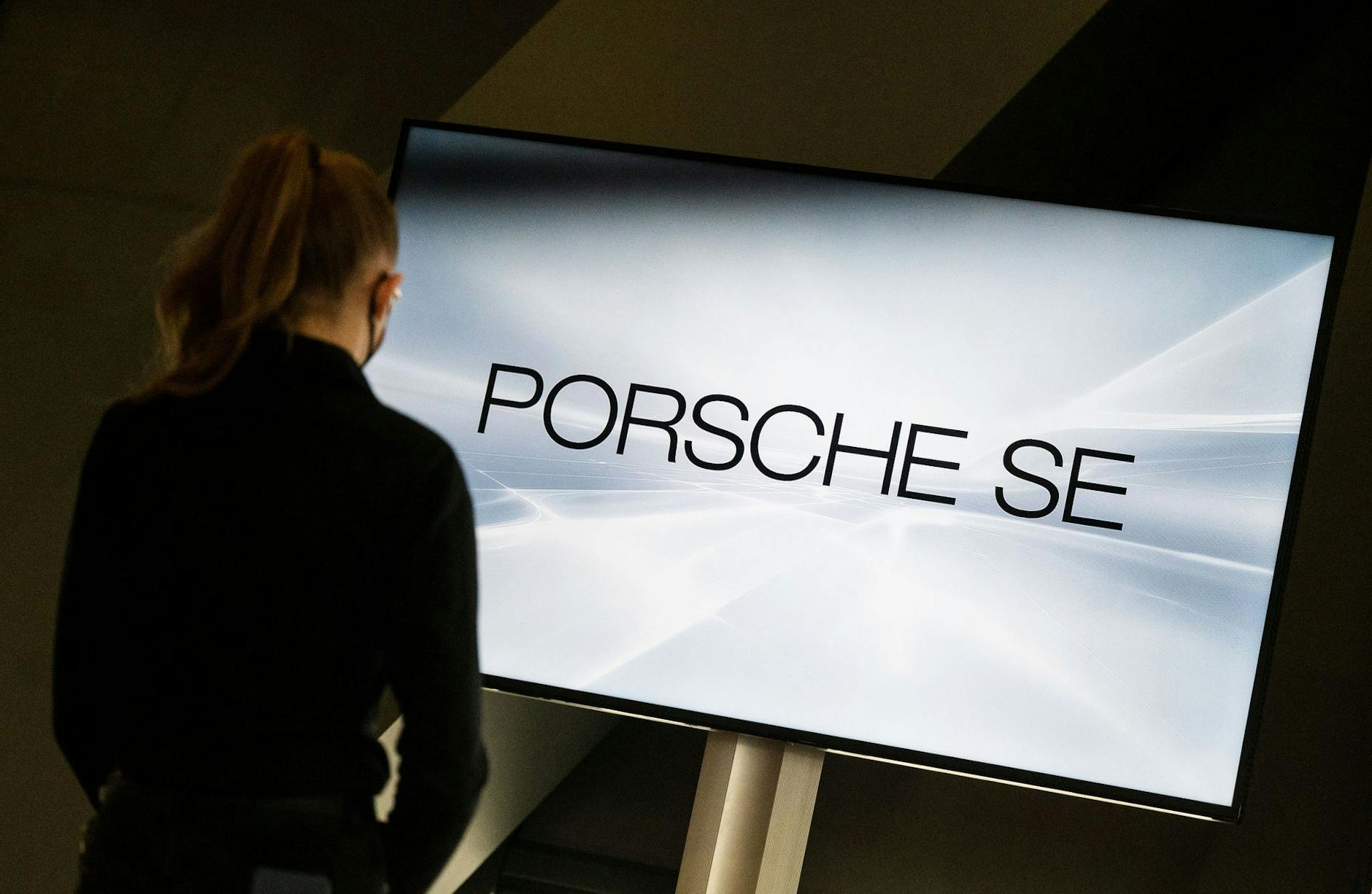 ARCHIV - Im Musterverfahren gegen die VW-Dachgesellschaft Porsche SE (PSE) hat das Oberlandesgericht Stuttgart eine Entscheidung getroffen.