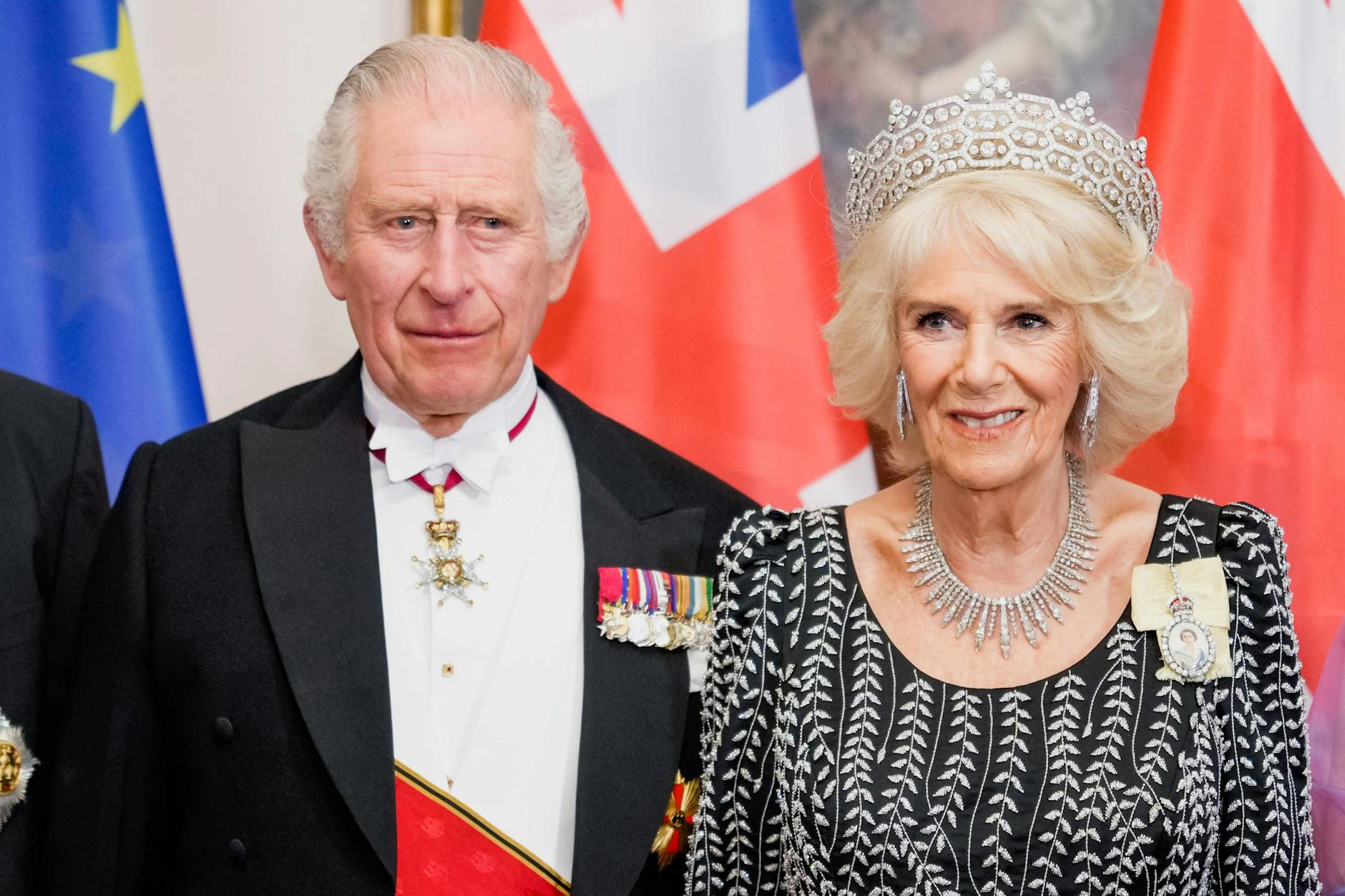 Zu Ehren von König Charles III. und Camilla fand am Mittwochabend ein Staatsbankett statt.