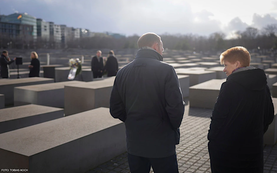 Am Vortag der Konferenz besuchten die Teilnehmer das Holocaust-Mahnmal in Berlin.
