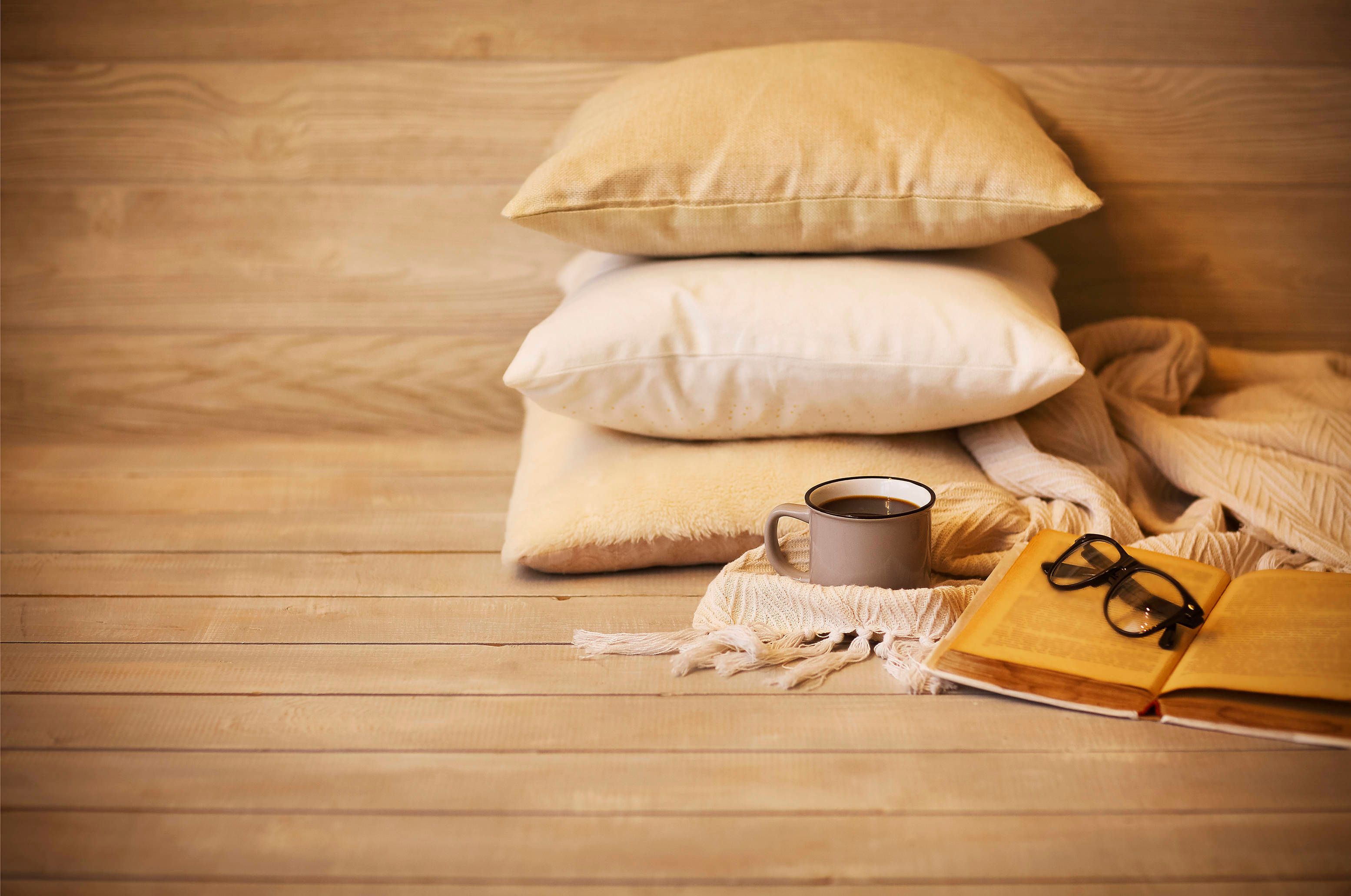 Gelbe Flecken auf dem Kopfkissen: Warum das ein Warnsignal ist und worauf Sie achten sollten!