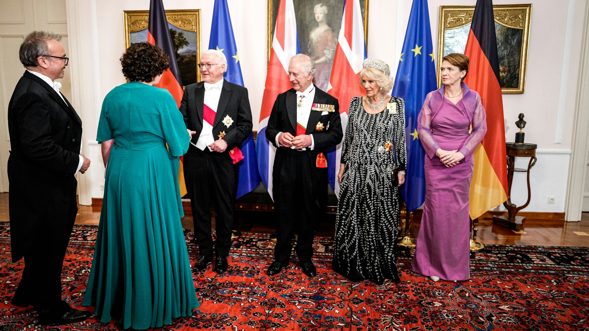 Politikerin Amira Mohamed Ali und ihr Ehemann durften Charles und Camilla ebenfalls treffen.