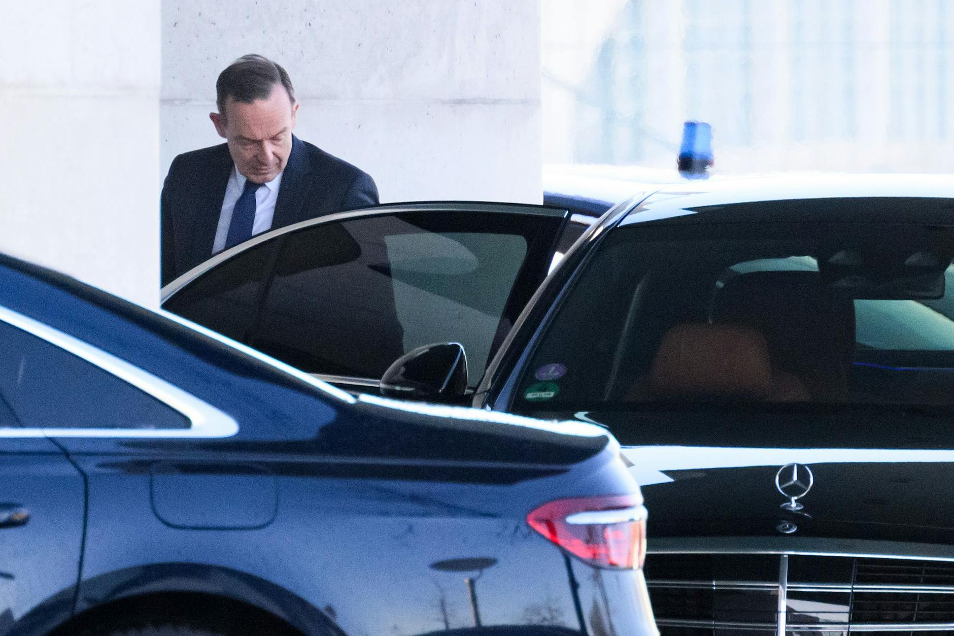 Volker Wissing (FDP), Bundesminister für Verkehr und Digitales, kommt zur Fortsetzung der Sitzung vom Koalitionsausschuss im Bundeskanzleramt, den 28. März 2023. Die Regierungsflotte fährt überwiegend immer noch mit Verbrennern.