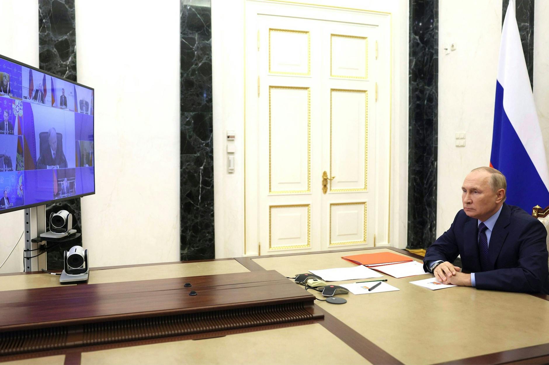 Putin bei einem Videotelefonat im Kreml (Archivbild)