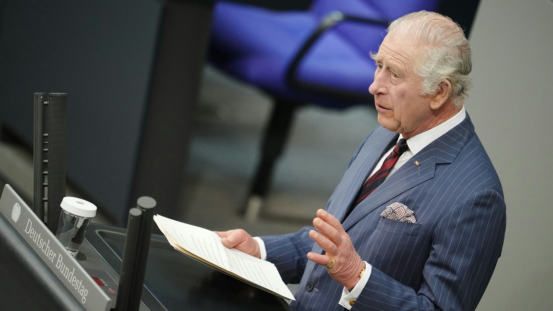 König Charles III. während seiner Rede im Bundestag, die er zum größten Teil auf Deutsch hielt.