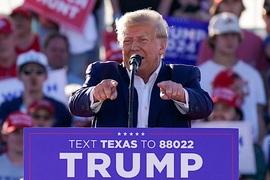 dpatopbilder - Ex-US-Präsident Donald Trump bei einer Wahlkampfveranstaltung in Texas.  