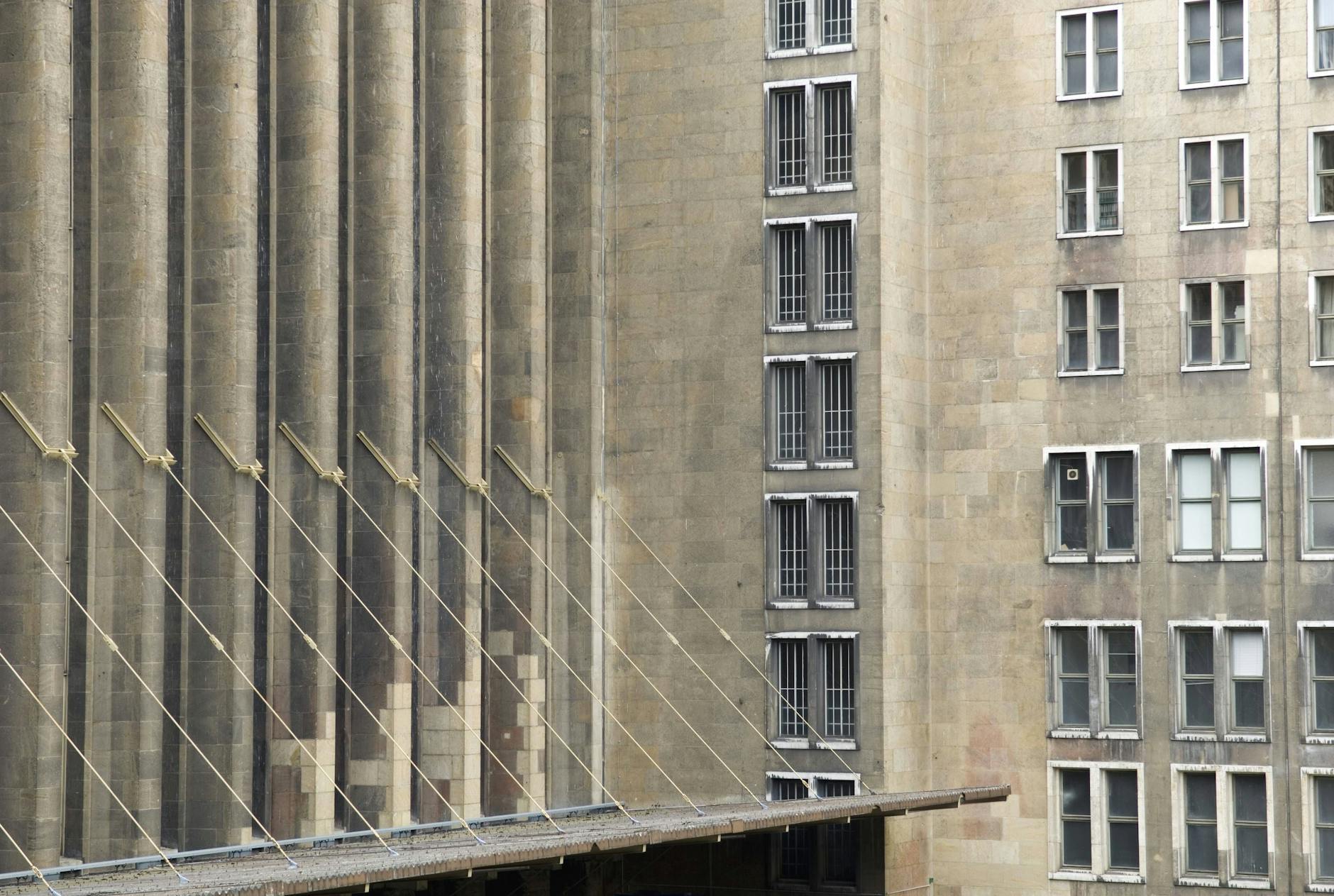 Für den Flughafen wurde, gemäß der NS-Ideologie, nur Gestein aus Deutschland verwendet.