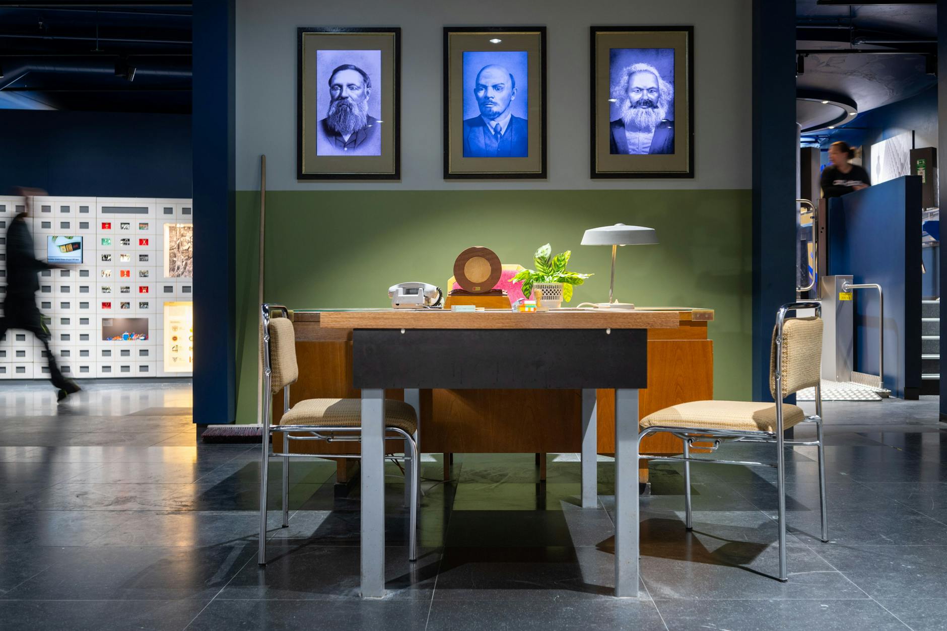 Drei Monate nach dem Platzen des Aquariums in einem Berliner Hotel steht das ebenfalls betroffene DDR-Museum vor der Wiedereröffnung.