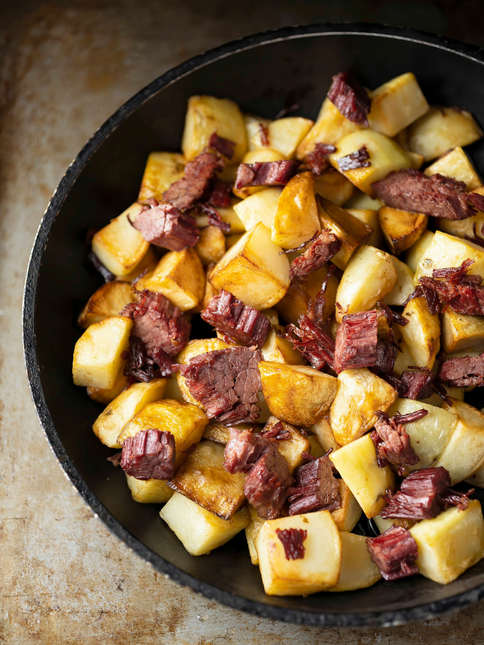Das Rezept für Hoppel Poppel ist perfekt, um Reste von Kartoffeln und Fleisch zu verwerten.