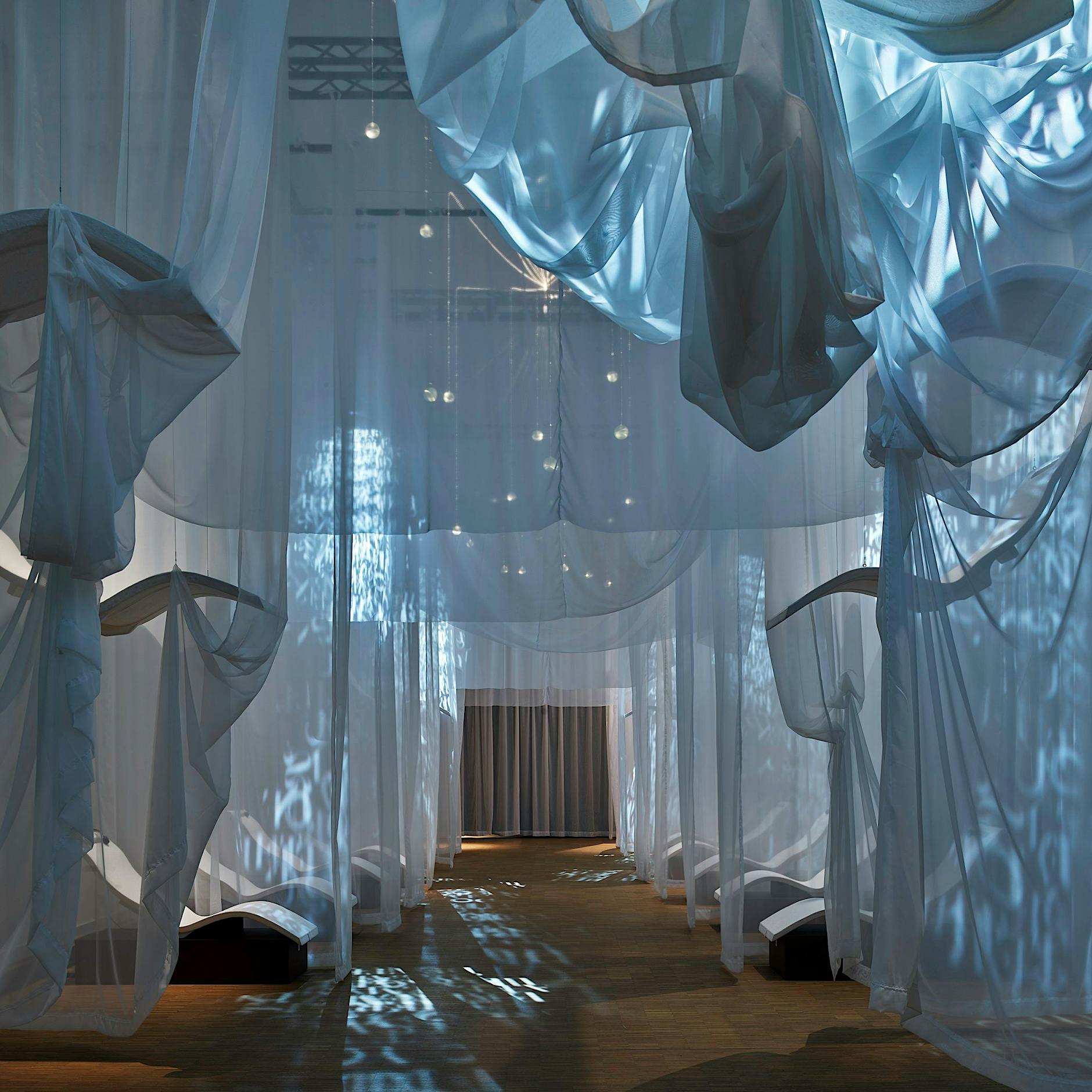 Im Humboldt-Forum kann man sich hinlegen zum Rendezvous mit dem Tod