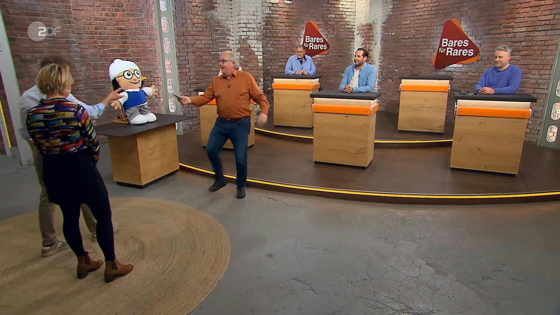 800 Euro zahlt „Bares für Rares“-Händler Thorsden Schlößner - auch wegen der Ähnlichkeit ...