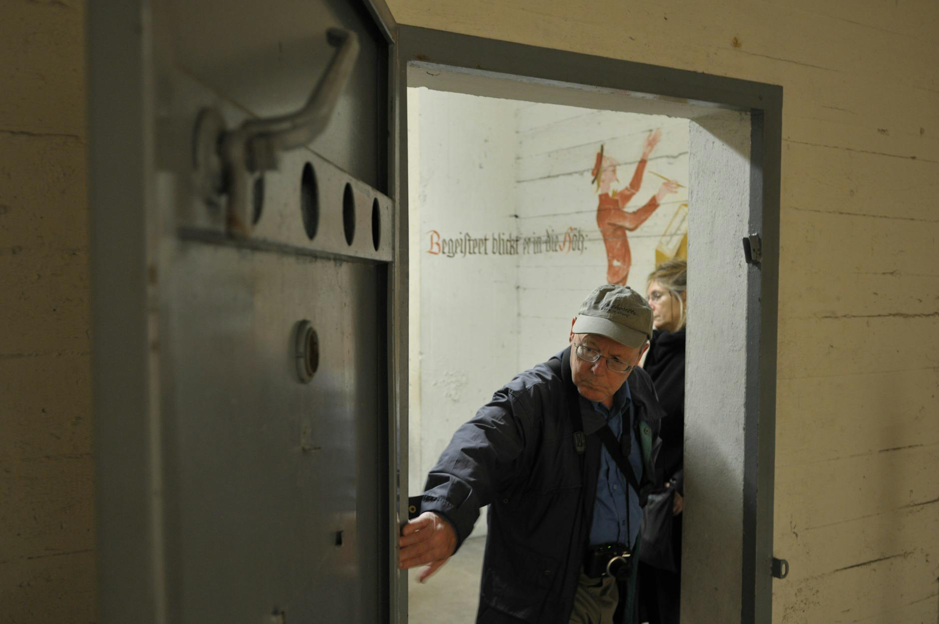 Die Kindermärchen an der Wand machen die Angst der Schutzsuchenden noch heute greifbar.