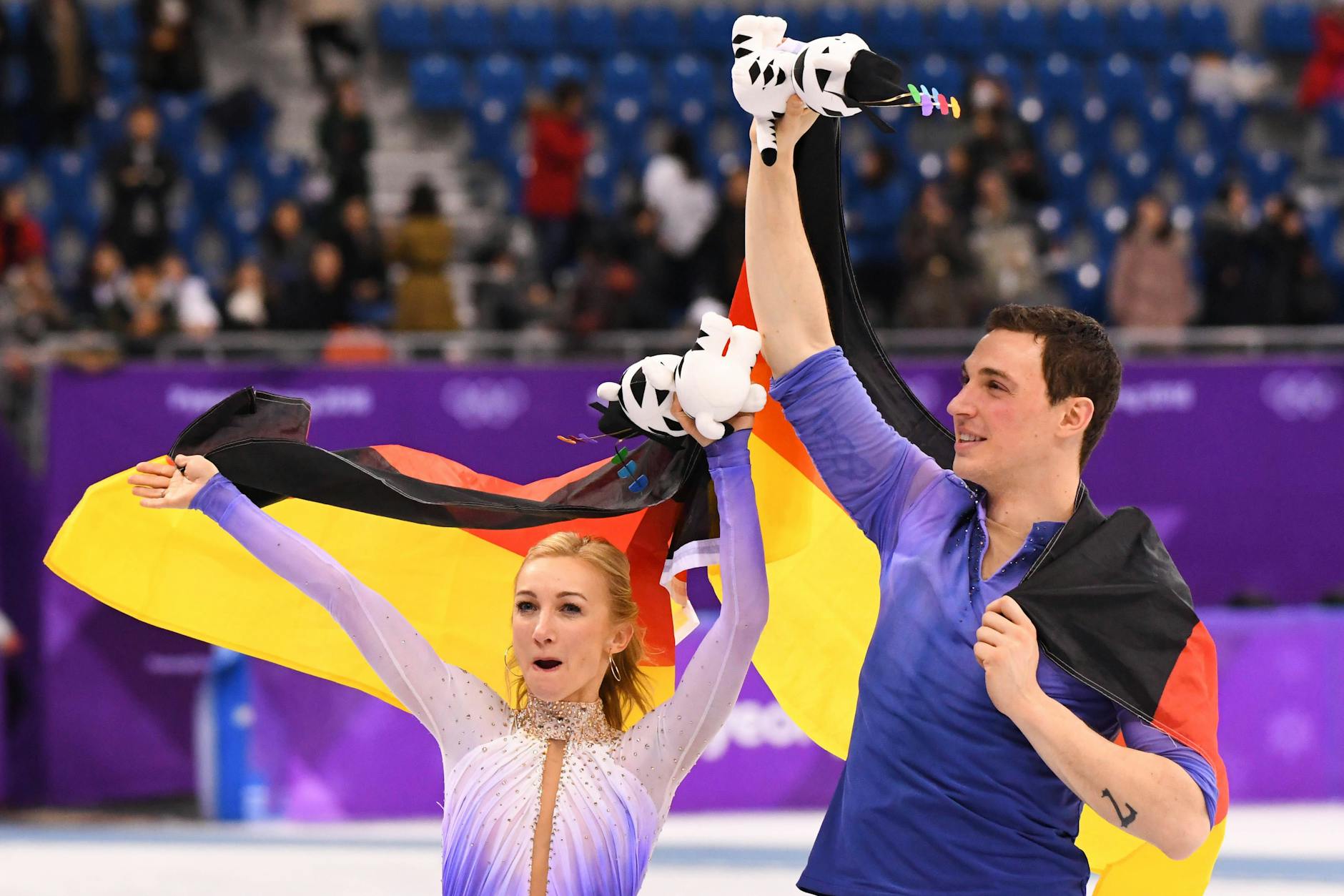 Olympiasiegerin Aljona Savchenko trotz Kriegsopfern in der eigenen ...