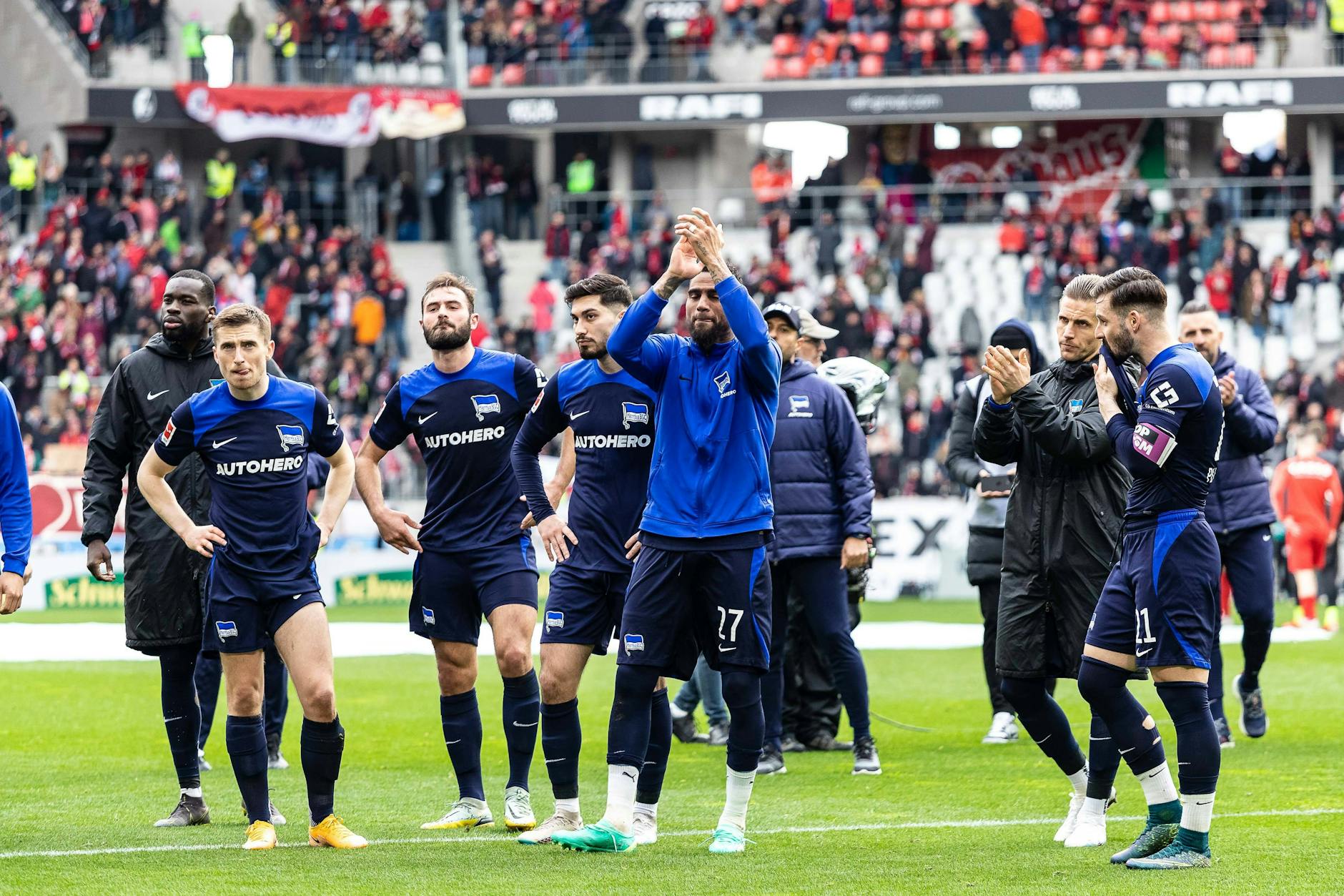 Sendeten beim SC Freiburg mehr als nur ein Lebenszeichen im Abstiegskampf: die Spieler von Hertha BSC.