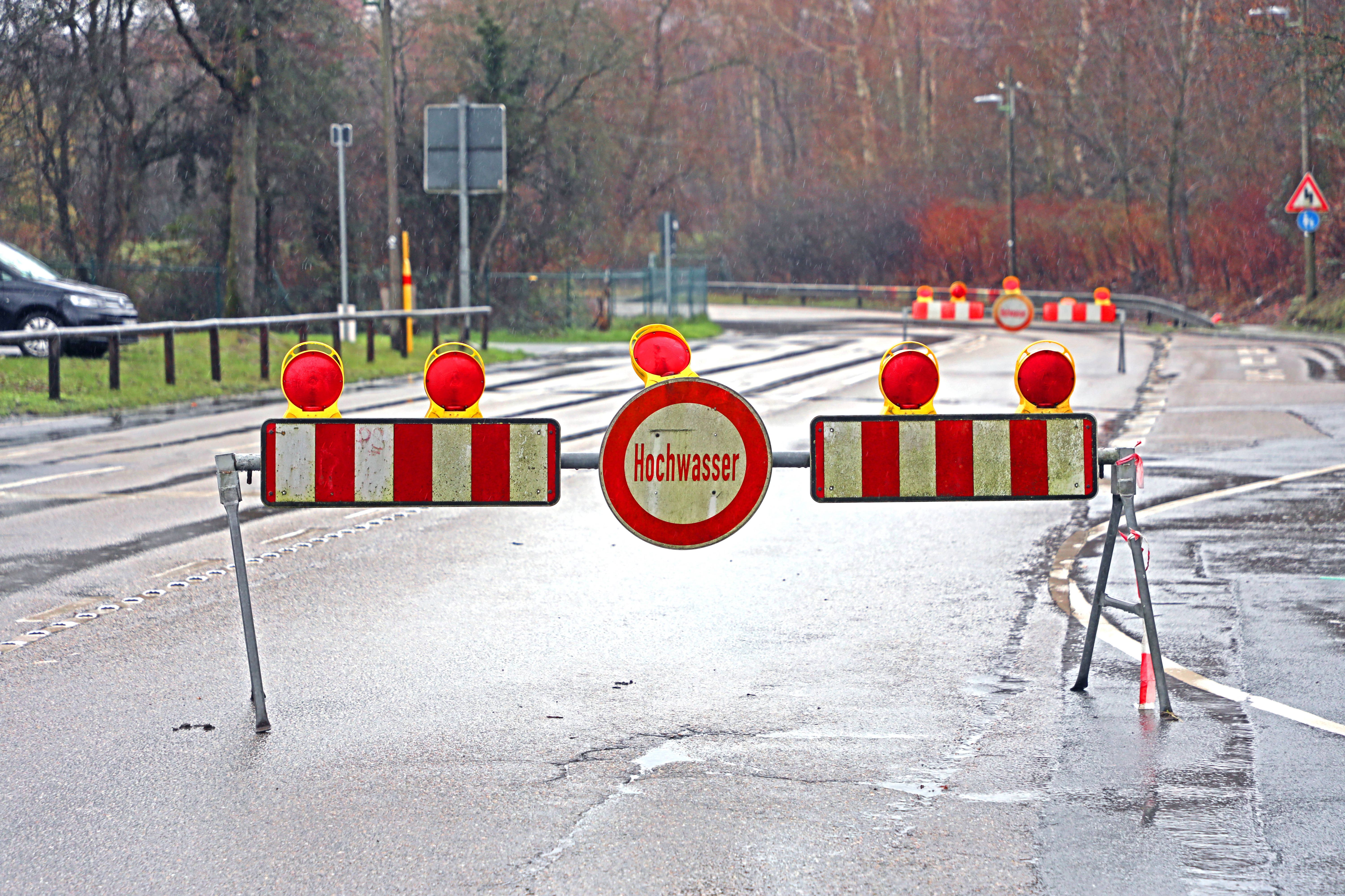 Unwetterwarnung! Deutscher Wetterdienst Warnt Vor Starkregen Und ...