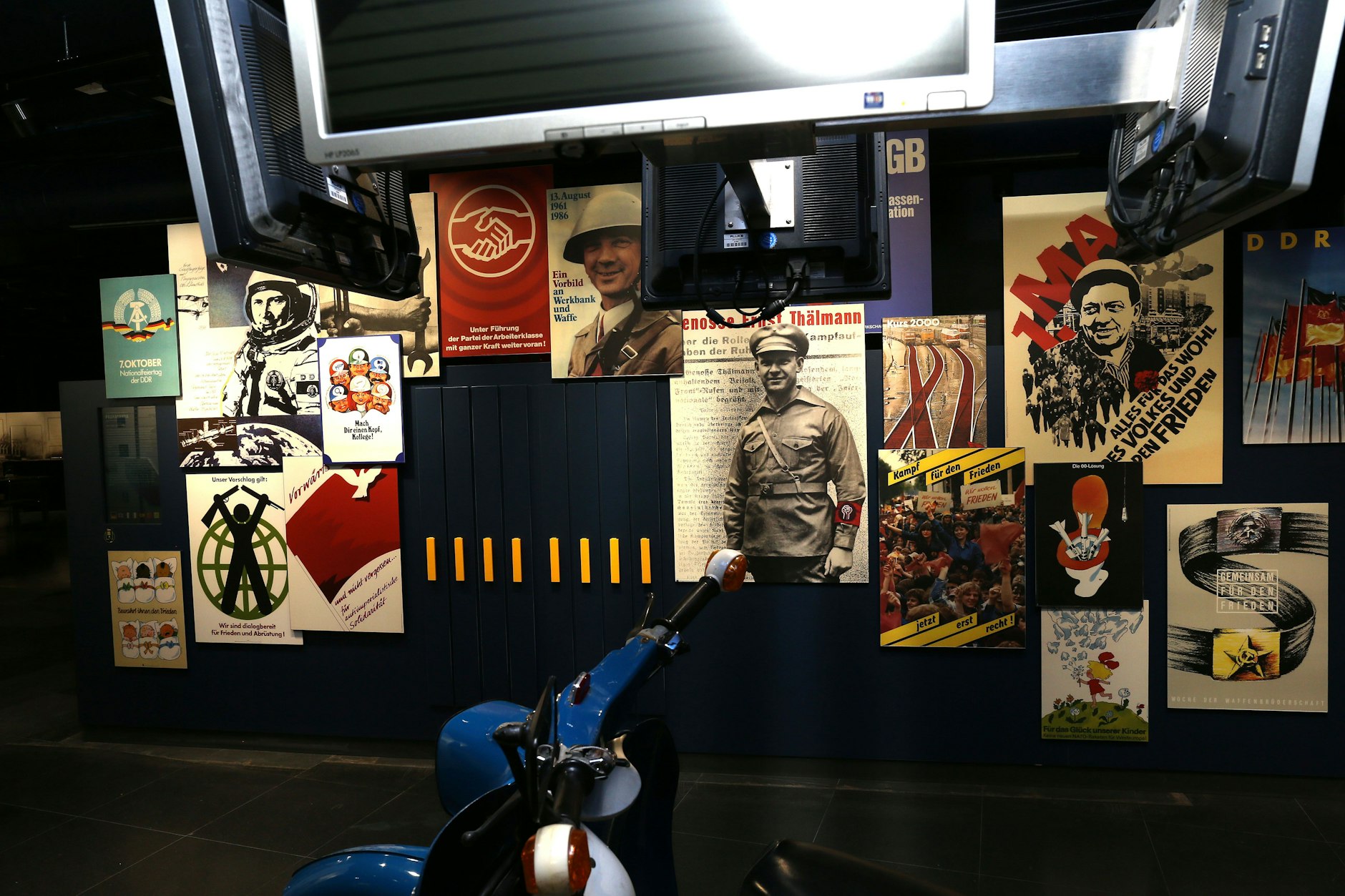 Die Kuratoren konnten nach einem Monat Aufräumarbeiten mit dem Einrichten beginnen.