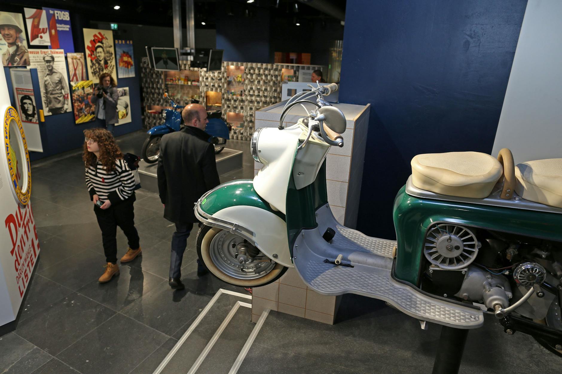 Drei Monate nachdem der Aquadom explodierte, ist das DDR-Museum wiedereröffnet.