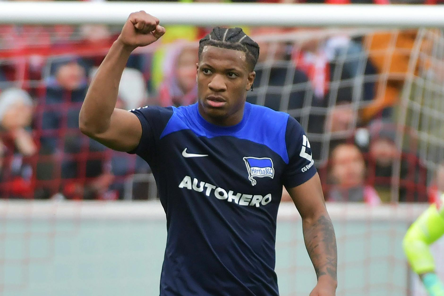 Jessic Ngankam (22) traf für Hertha zum 1:1 beim SC Freiburg und freut sich über einen wichtigen Punkt im Kampf um den Klassenerhalt.