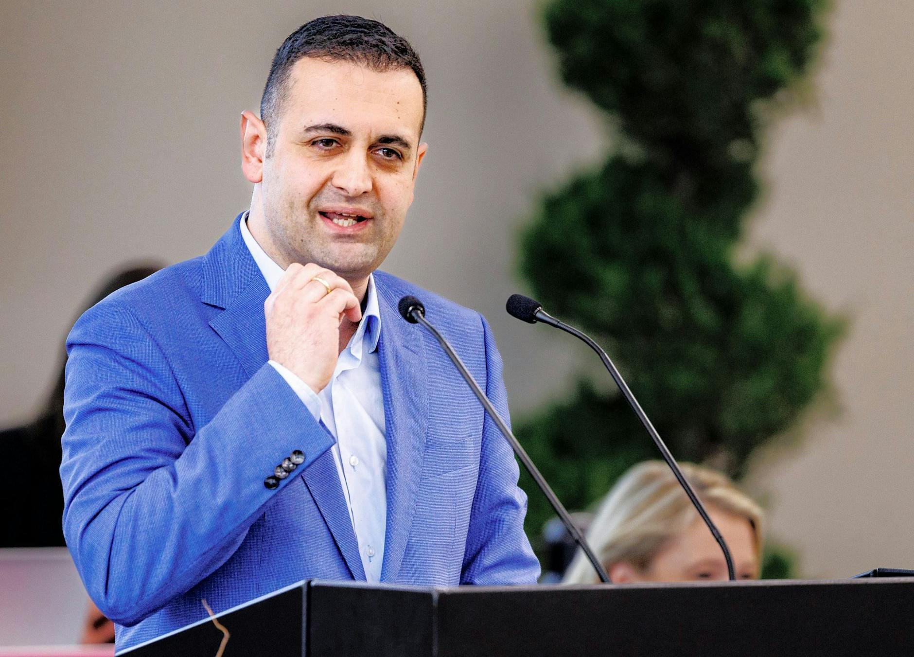 ARCHIV - FDP-Generalsekretär Bijan Djir-Sarai übt Kritik and Wirtschaftsminister Robert Habeck.