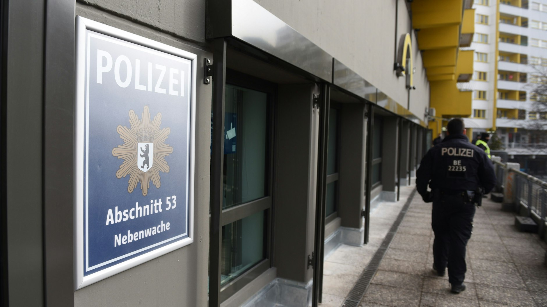 Ein Opfer von Polizeigewalt? Ein Video geht viral, das zeigt, wie ein ...