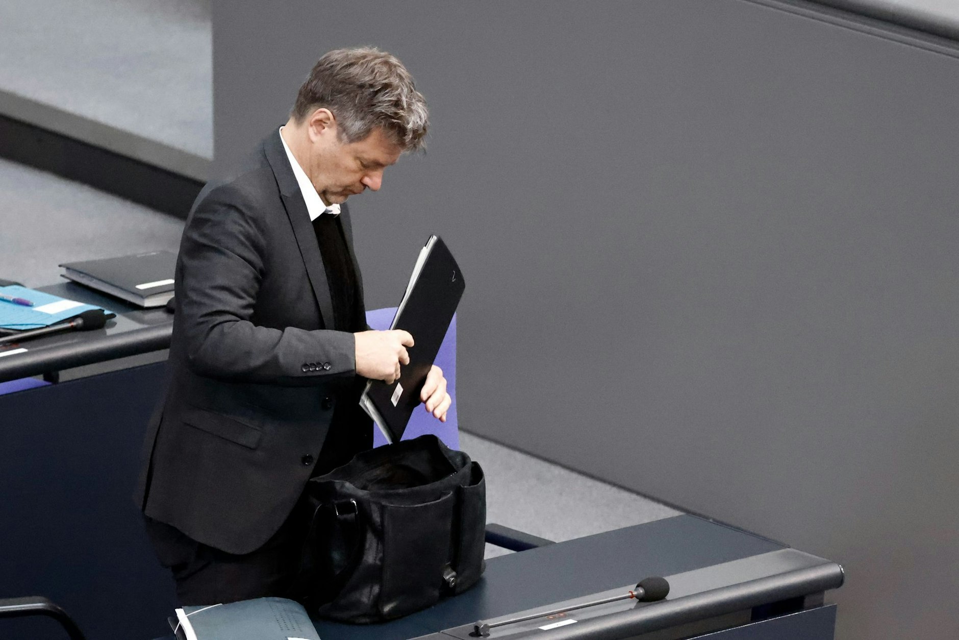 Für Klimaschutzminister Robert Habeck reichen die vereinbarten Maßnahmen im von der FDP verantworteten Verkehrsbereich nicht aus.  