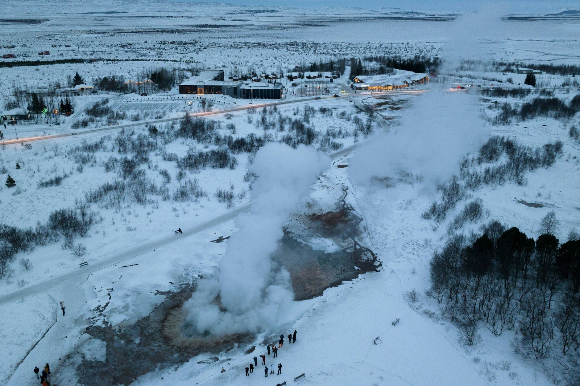 Aktive Geysire im isländischen Januar-Winter
