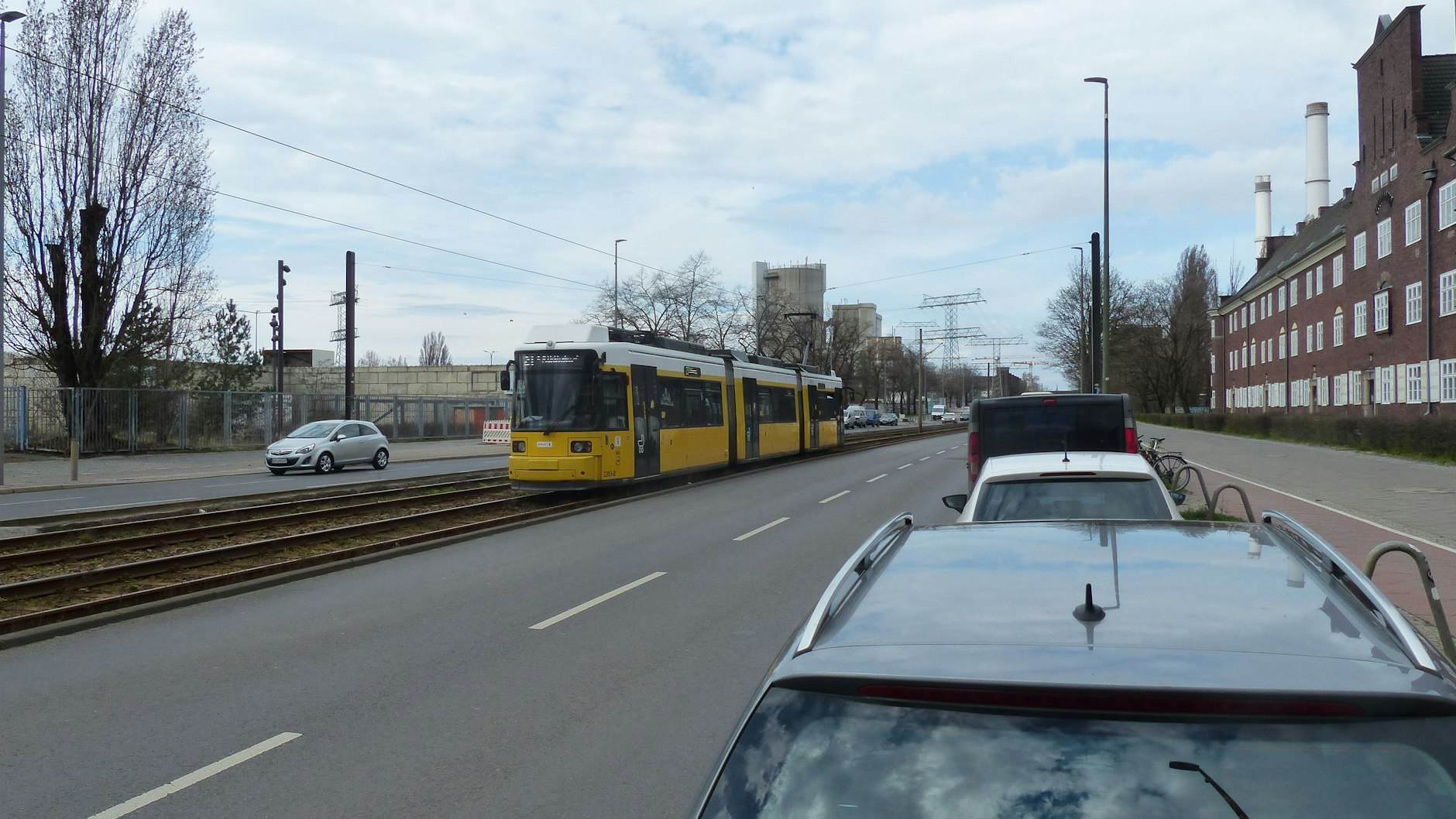 Bislang fährt pro Richtung nur alle 20 Minuten eine Straßenbahn der Linie 21 durch die Köpenicker Chaussee an der Gaswerksiedlung vorbei.