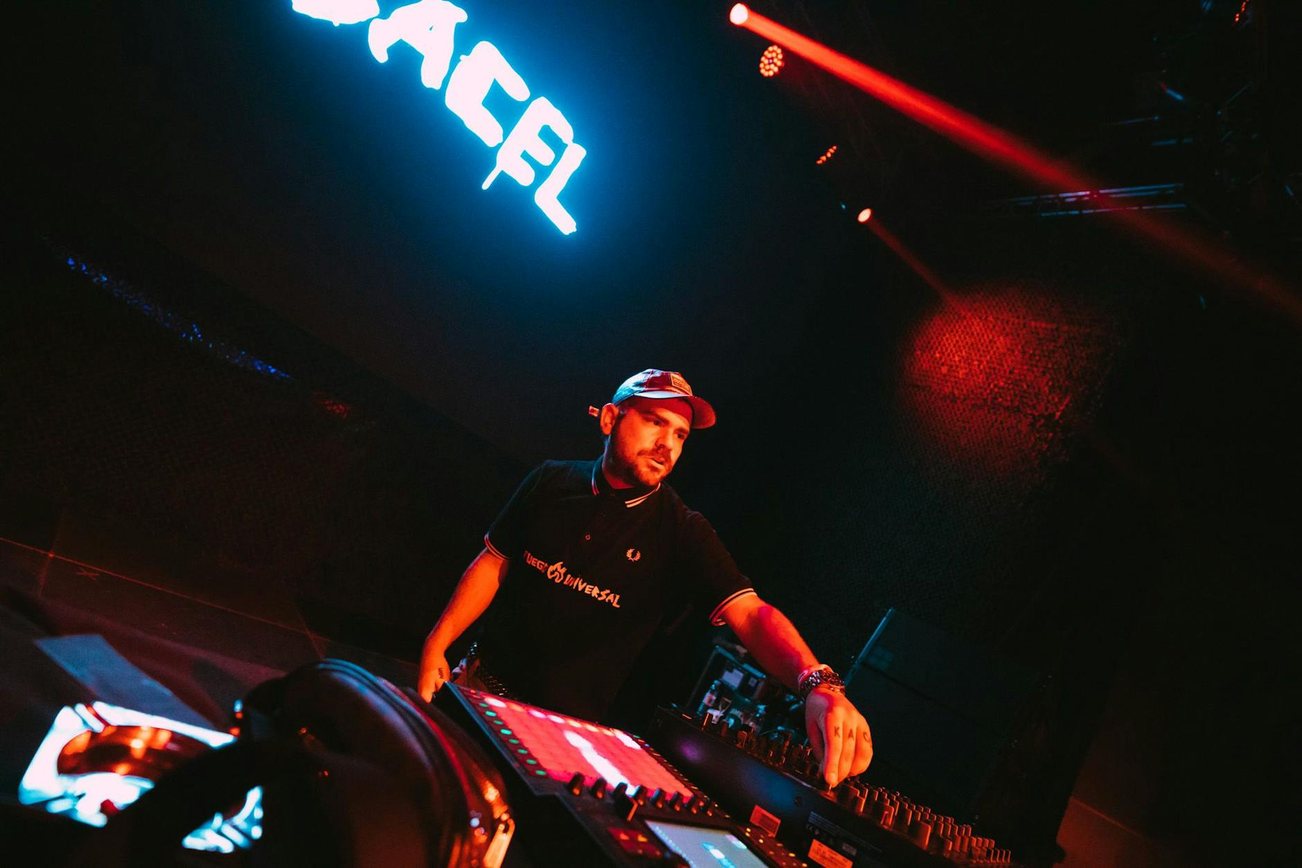 Héctor Oaks bei seinem Live-Set auf dem Sónar-Festival in Lissabon