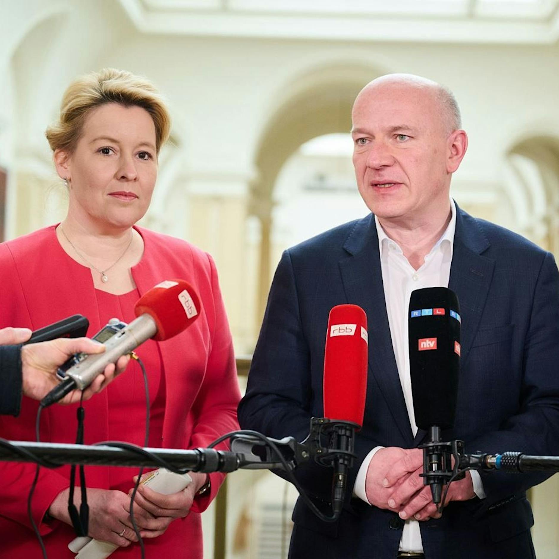 CDU und SPD besiegeln Koalitionsvertrag: Spekulationen über erste Personalien