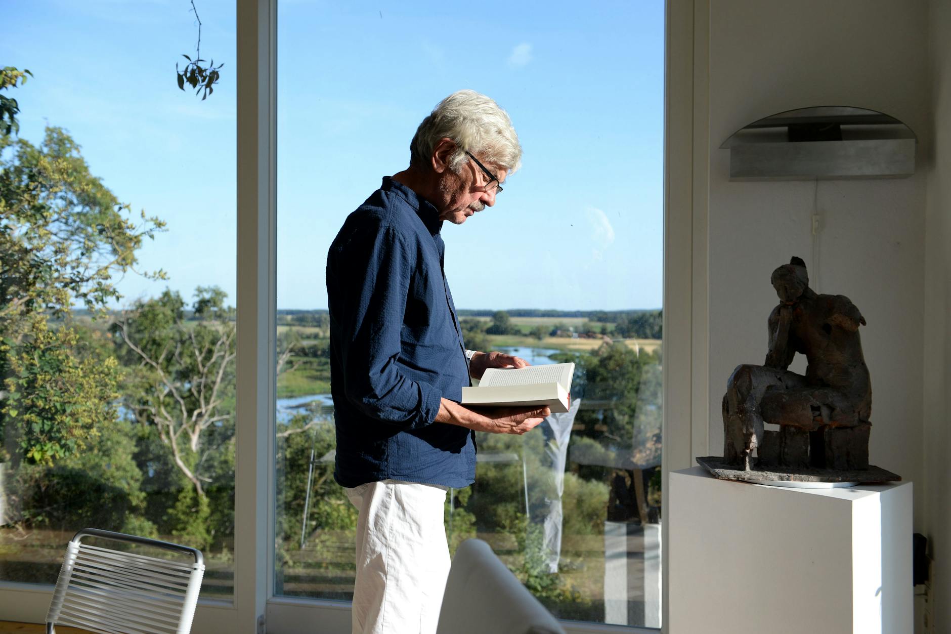 Christoph Hein in seinem Haus in Havelberg.