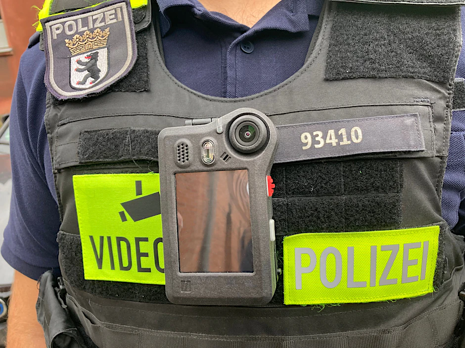 Die Berliner Polizei erprobt derzeit 250 und die Berliner Feuerwehr 50 Bodycams.