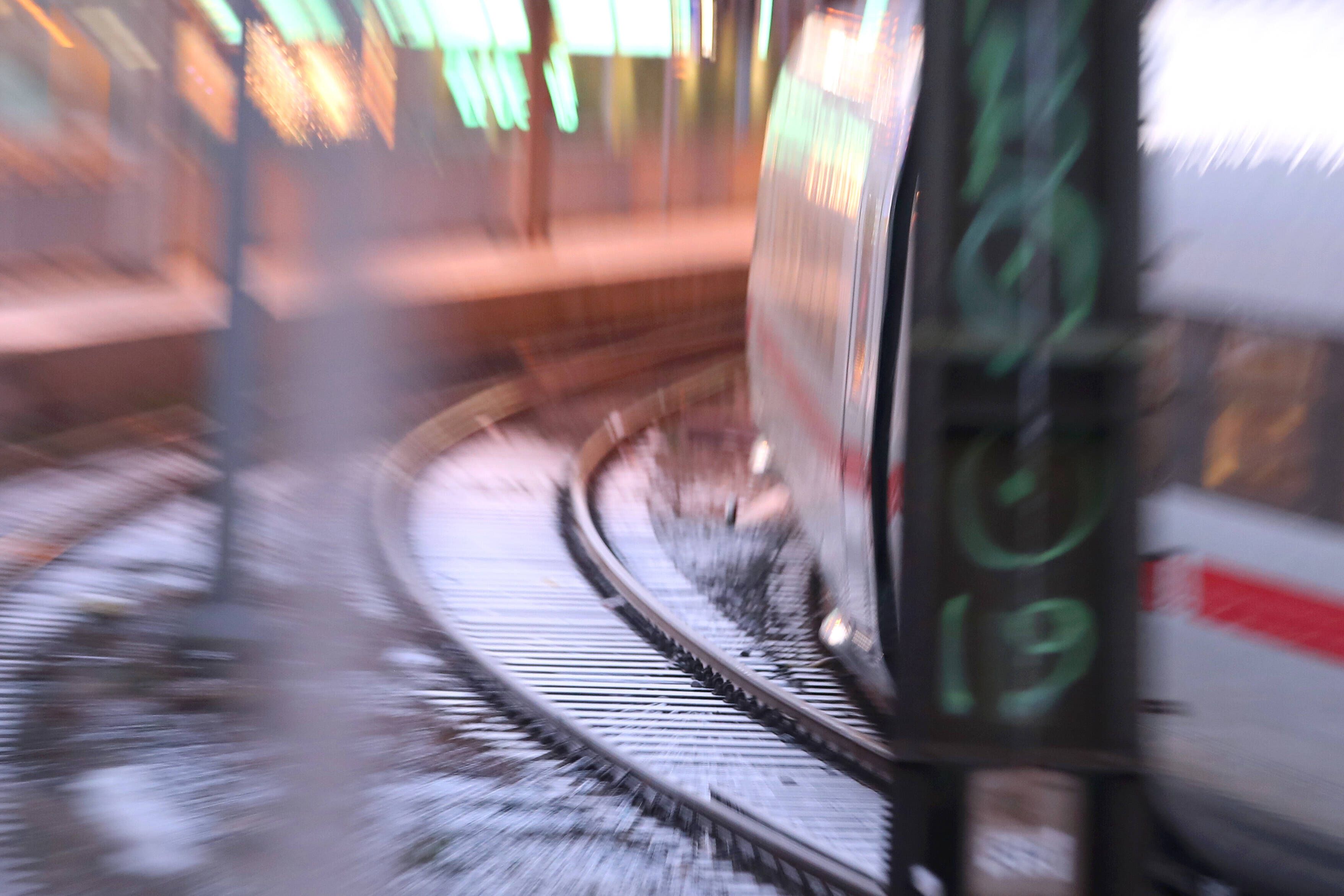 Image - Vater von Angreifern vor ICE geprügelt – dann retten sie ihn in letzter Sekunde