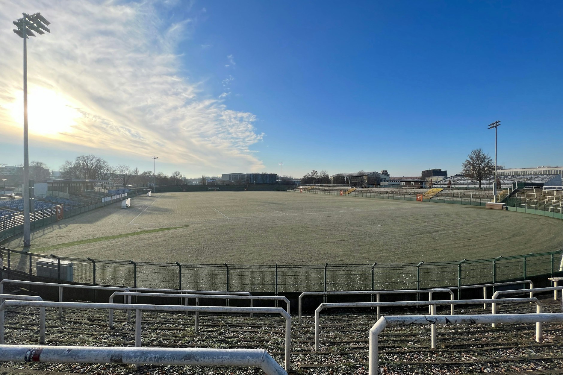 Das Sportforum in Hohenschönhausen soll nach dem Willen der Koalition von CDU und SPD demnächst drittligatauglich gemacht werden.