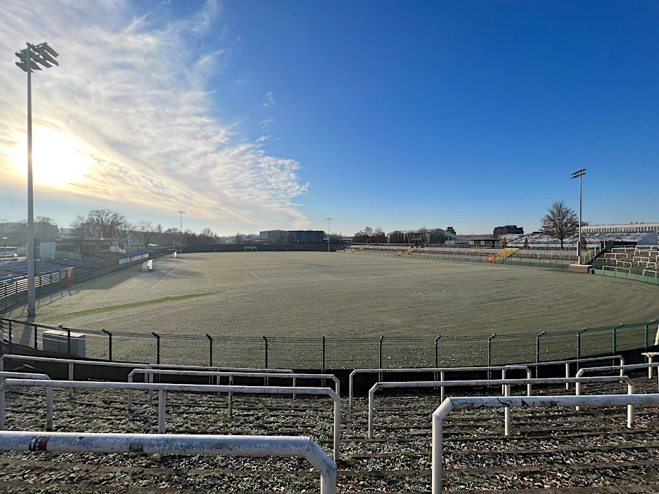Das Sportforum in Hohenschönhausen soll nach dem Willen der Koalition von CDU und SPD demnächst drittligatauglich gemacht werden.