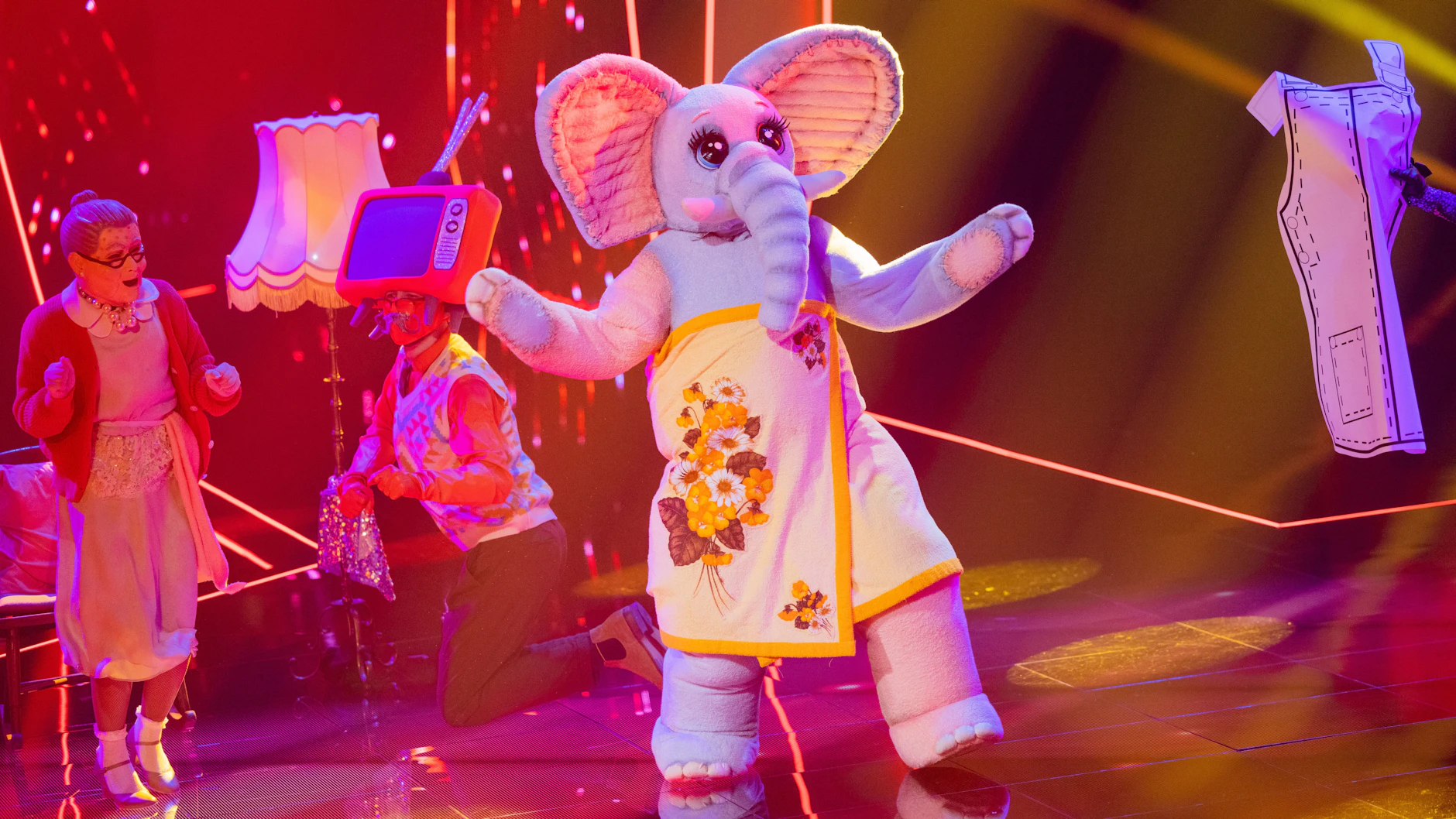 Tante Trudi Frotteefant , „The Masked Singer“: Der Frotteefant wurde im ...