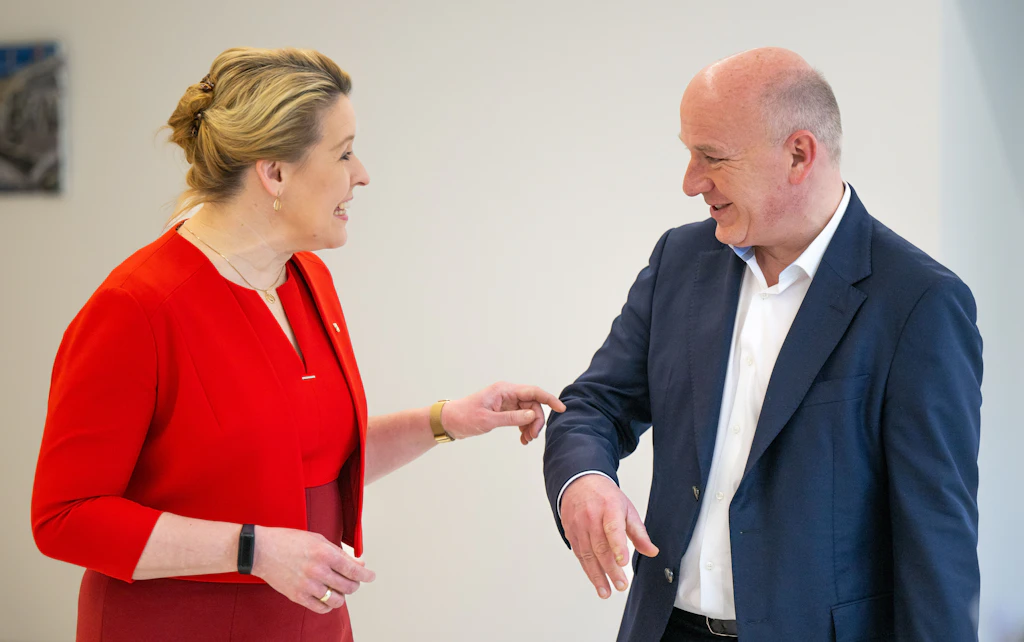 Kann Wahlsieger Wegner Regierungschef neben Wahlverliererin Giffey werden?