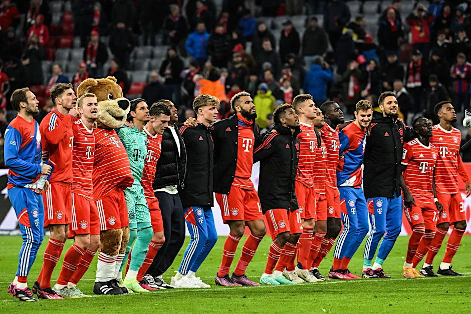 Nach dem Sieg gegen Dortmund sind die Bayern wieder Bundesliga-Tabellenführer.  