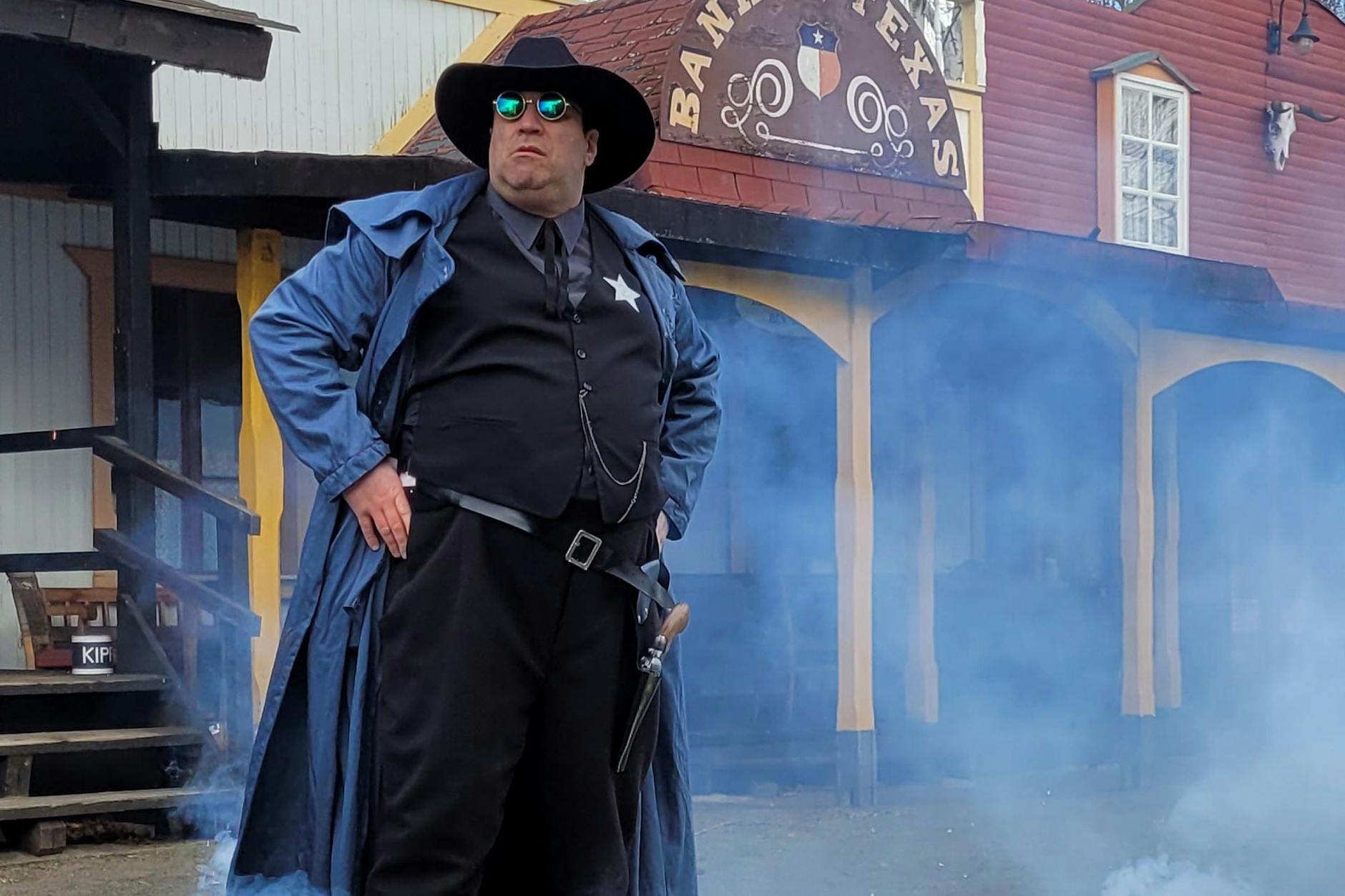 Sheriff Coldblood (Oliver Tautorat) muss weg aus der Millerstreet.