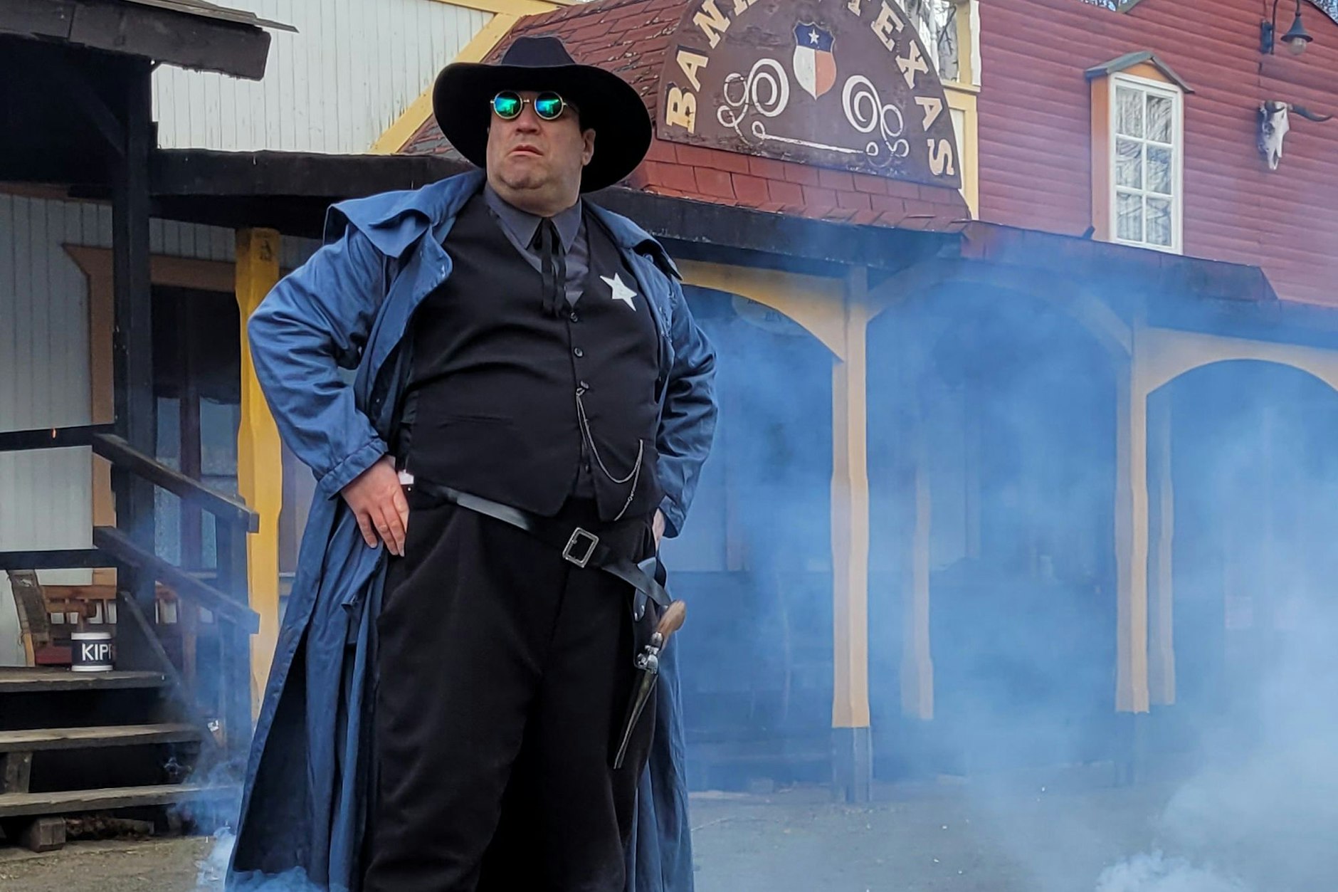 Sheriff Coldblood (Oliver Tautorat) muss weg aus der Millerstreet.