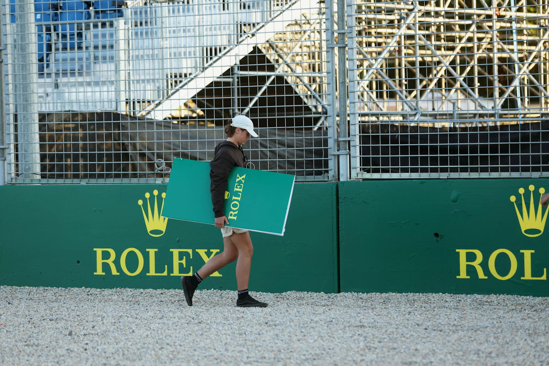 Der eine oder andere Zuschauer nutzte die Gelegenheit für ein Souvenir. Die Fia fordert vom Formel-1-Veranstalter in Australien eine Untersuchung. 