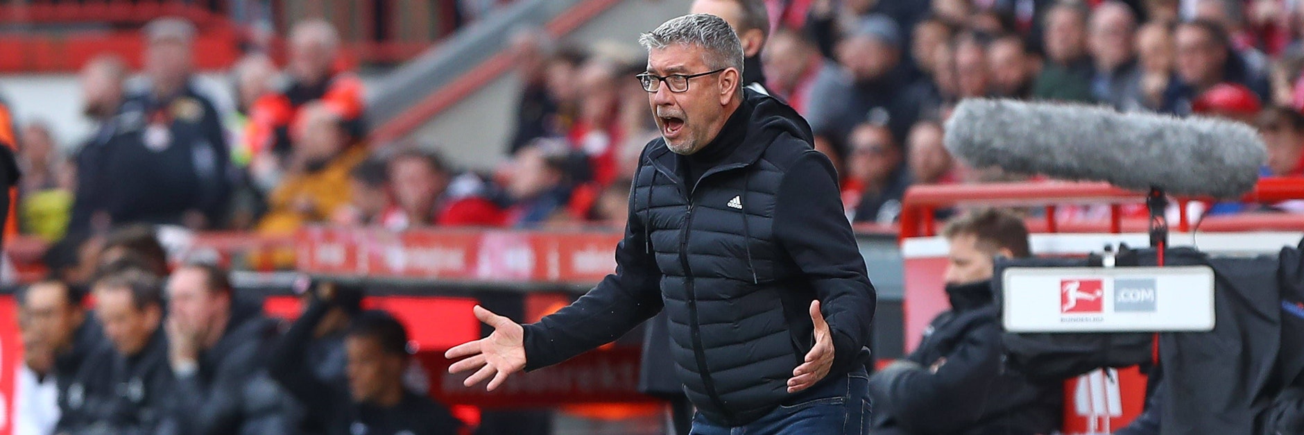 War zuletzt nicht mehr ganz zufrieden und hofft im Pokal bei Eintracht Frankfurt auf Besserung: Urs Fischer, Cheftrainer des 1. FC Union.