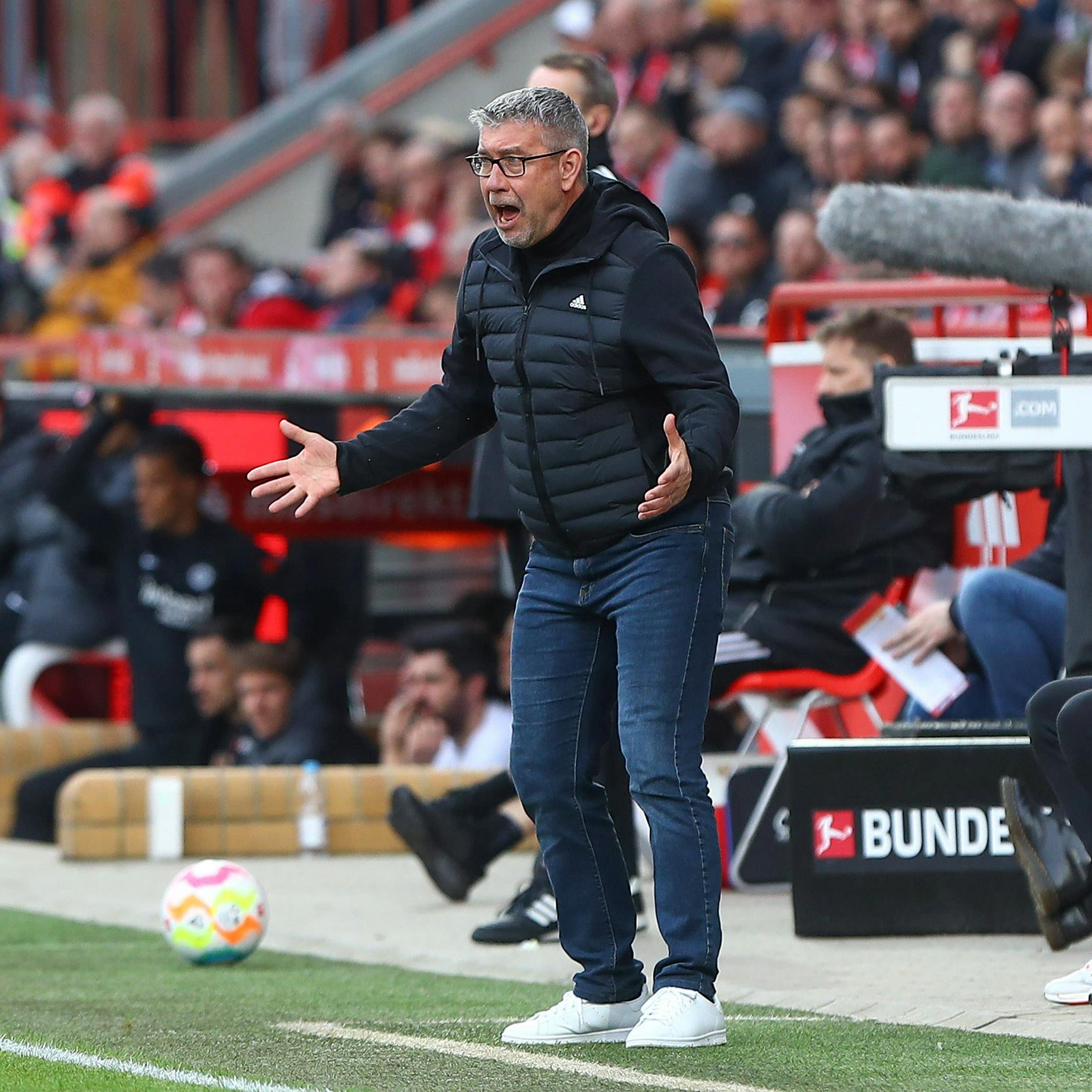 Vor dem Pokal-Hit in Frankfurt: Trainer Urs Fischer läuft beim 1. FC Union die Zeit davon!