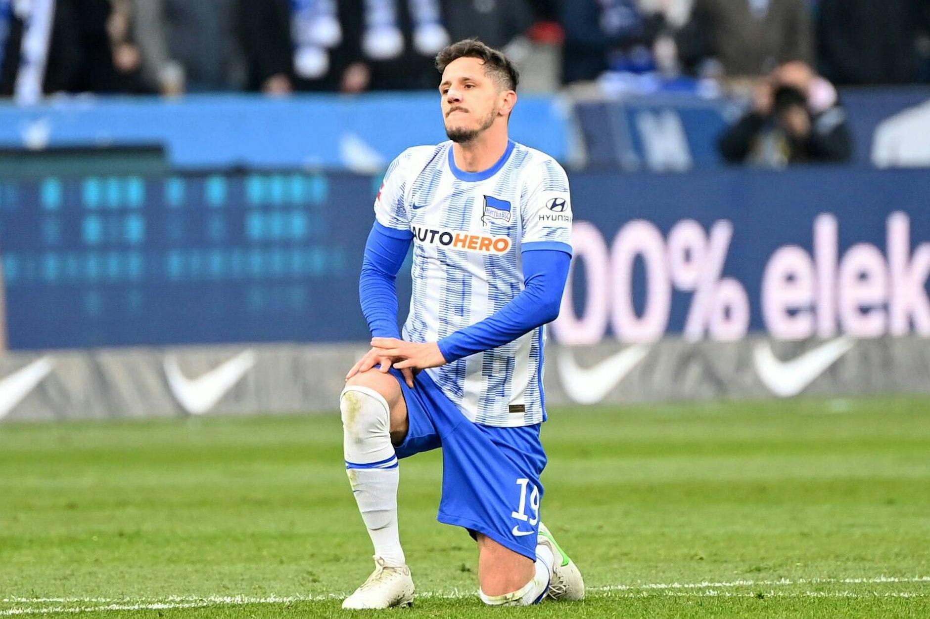Leider ein typisches Bild von Stevan Jovetic (33): Den Stürmer von Hertha BSC bremsten in seiner Karriere immer wieder Verletzungen aus.