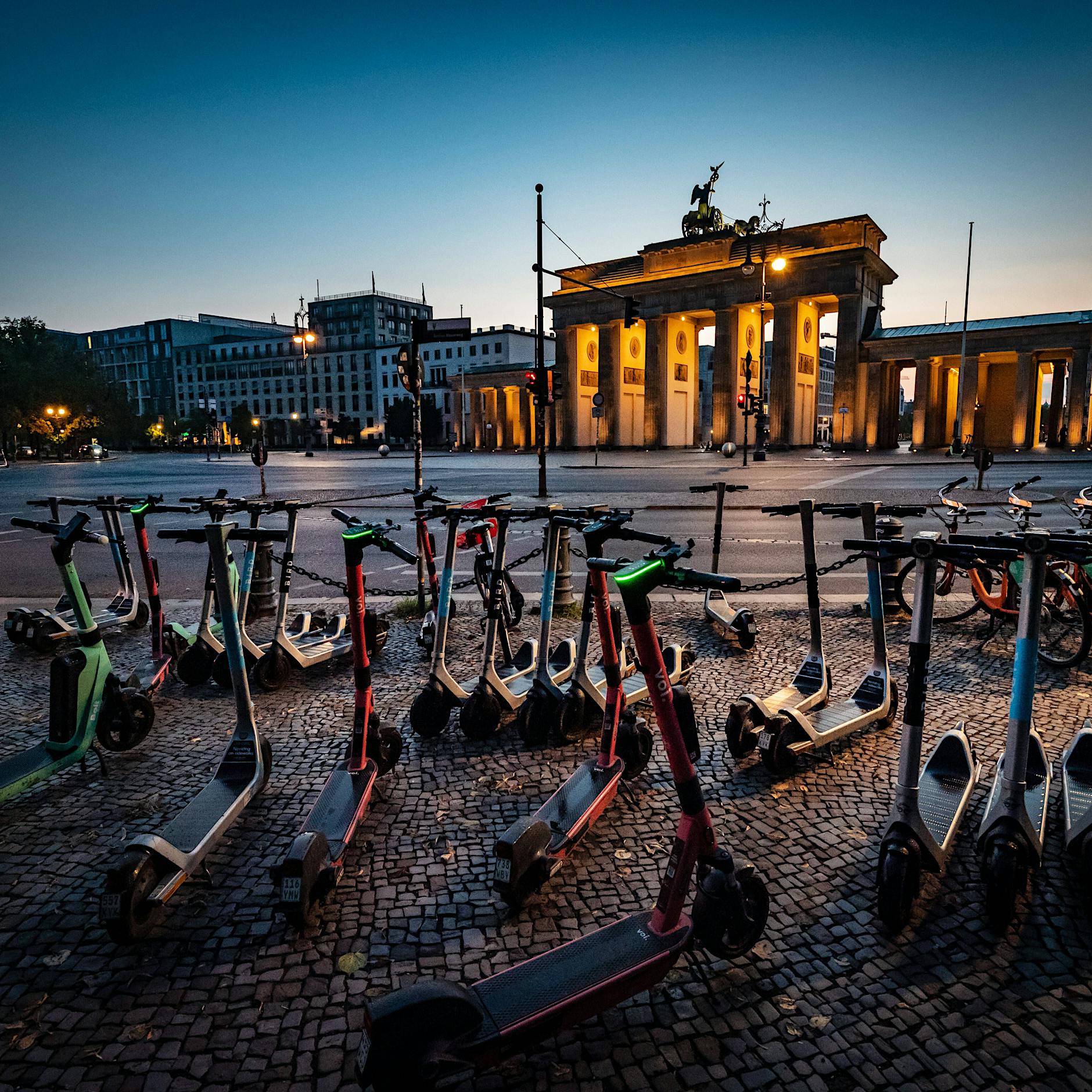 Paris als Vorbild: Berliner fordern Verbot von Miet-E-Scootern