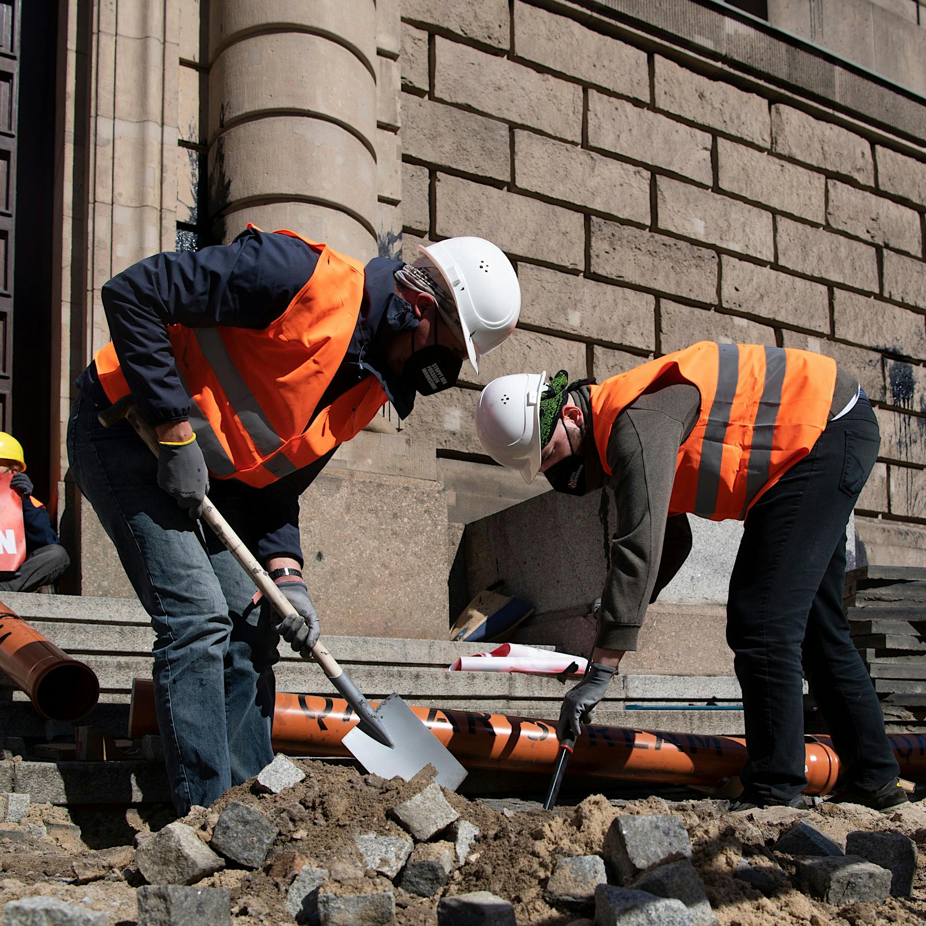 Gehweg vor Habecks Ministerium aufgerissen: „Bauarbeiter“ zu Geldstrafe verurteilt