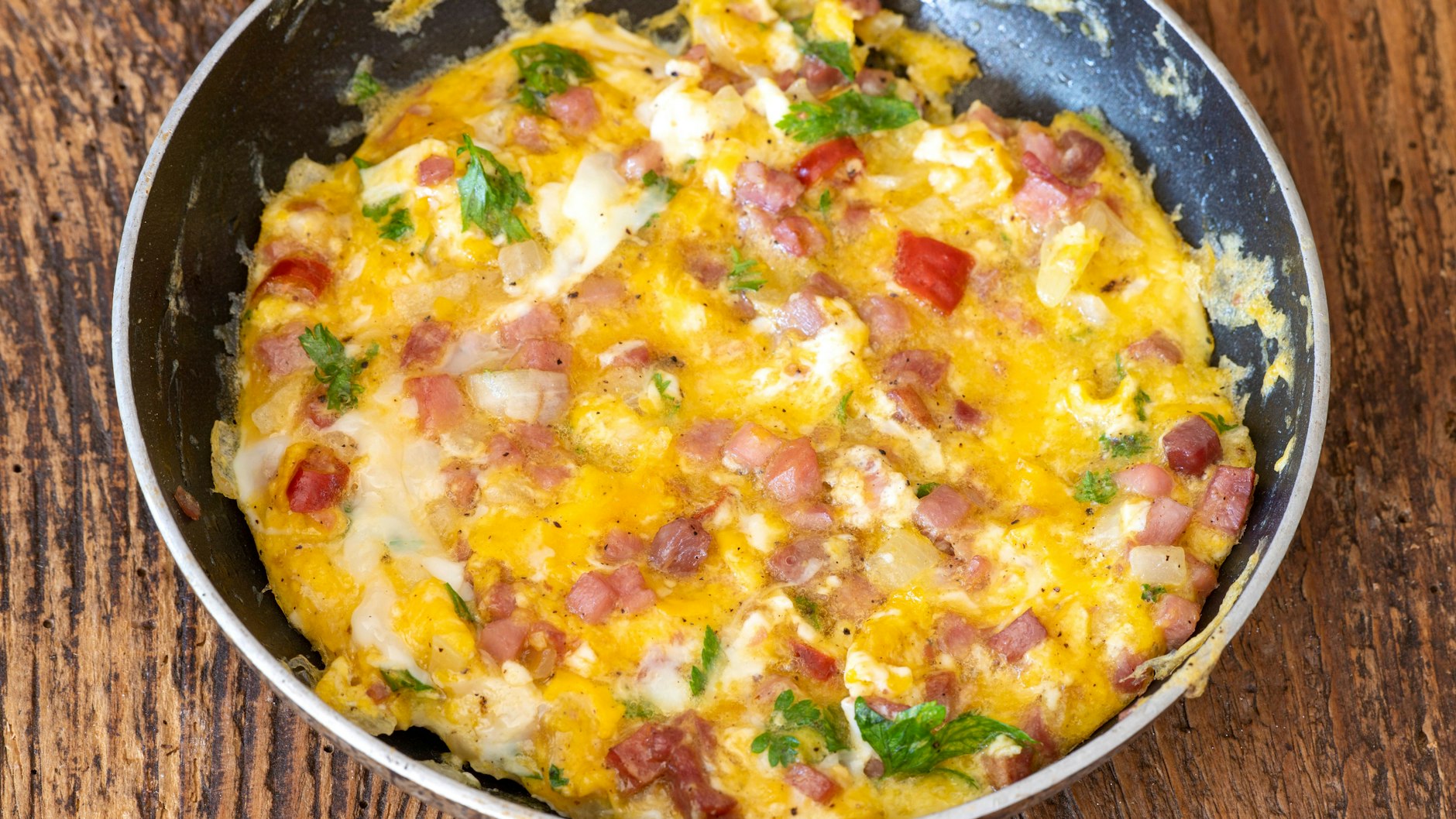 Ein leckeres Rührei zum Frühstück ist eine gesunde Alternative zum Brot.