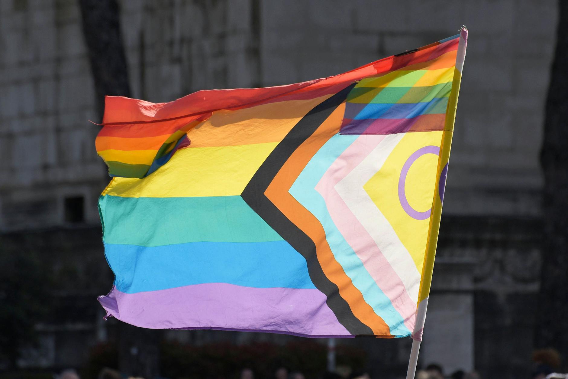 Laut einem Gerichtsurteil haben trans Personen kein Recht auf geschlechtsneutrale Elternbezeichnungen.