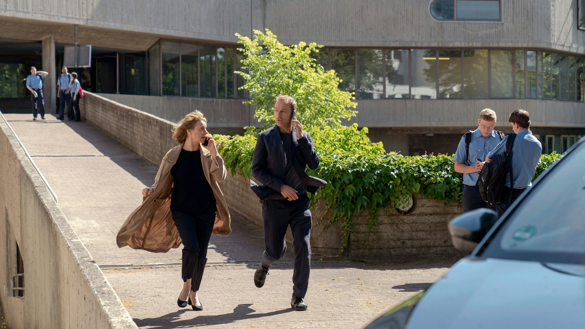 Rennen will sie nicht als „Tatort“-Kommissarin, die Hüfte schmerzt zu sehr. Susanne Bonard (Corinna Harfouch) und Karow (Mark Waschke) sind das neue Ermittlerduo im Berliner „Tatort“.