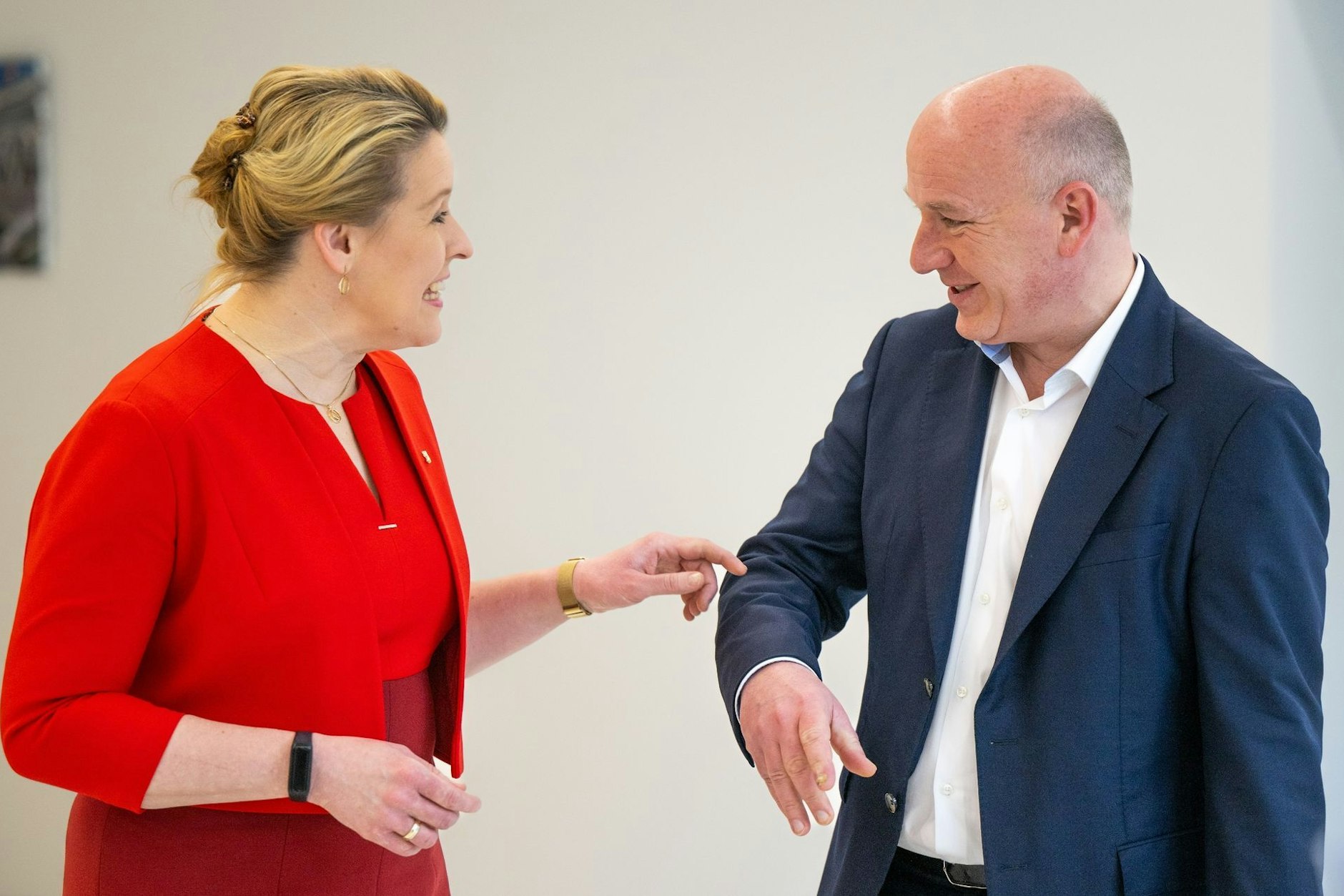 Franziska Giffey und CDU-Chef Kai Wegner verstehen sich. Nun sollen auch die SPD-Genossen der sich anbahnenden Senats-Ehe ihren Segen geben.